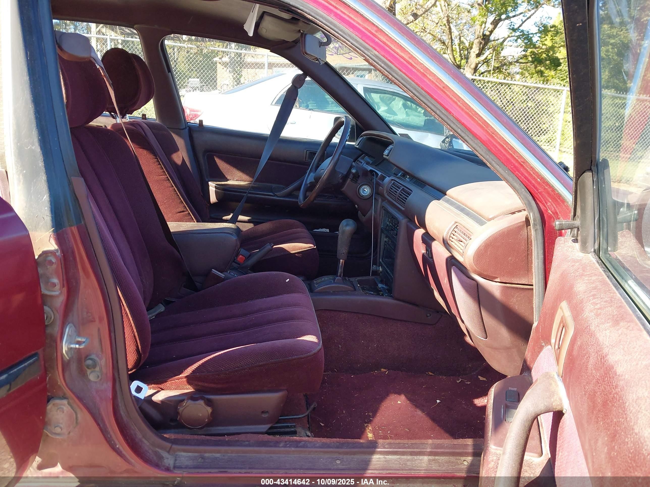 1991 Toyota Camry Dlx Red vin: 4T1SV21EXMU354893