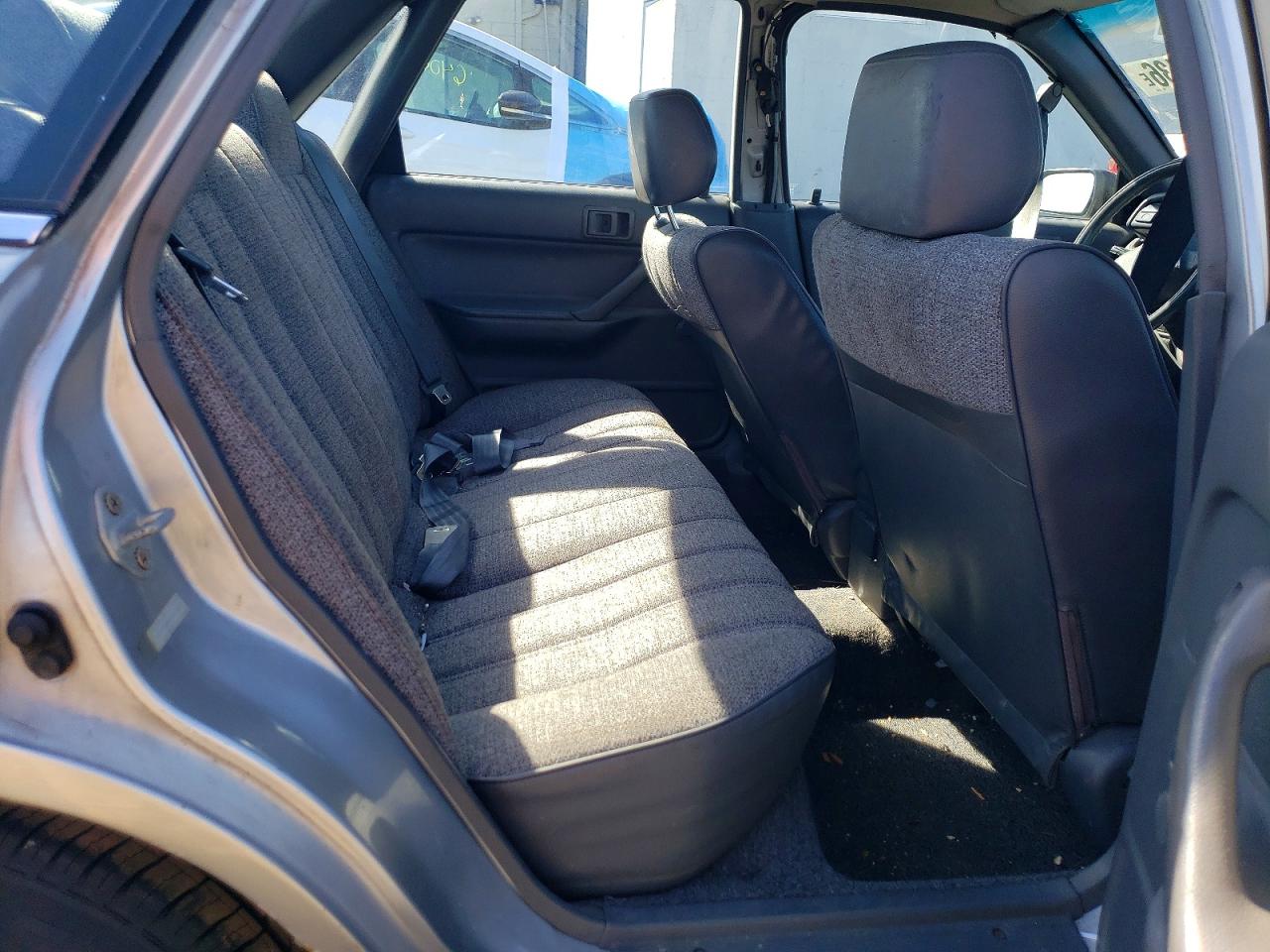 1990 Toyota Camry Base Серебряный vin: 4T1SV24E7LU111567