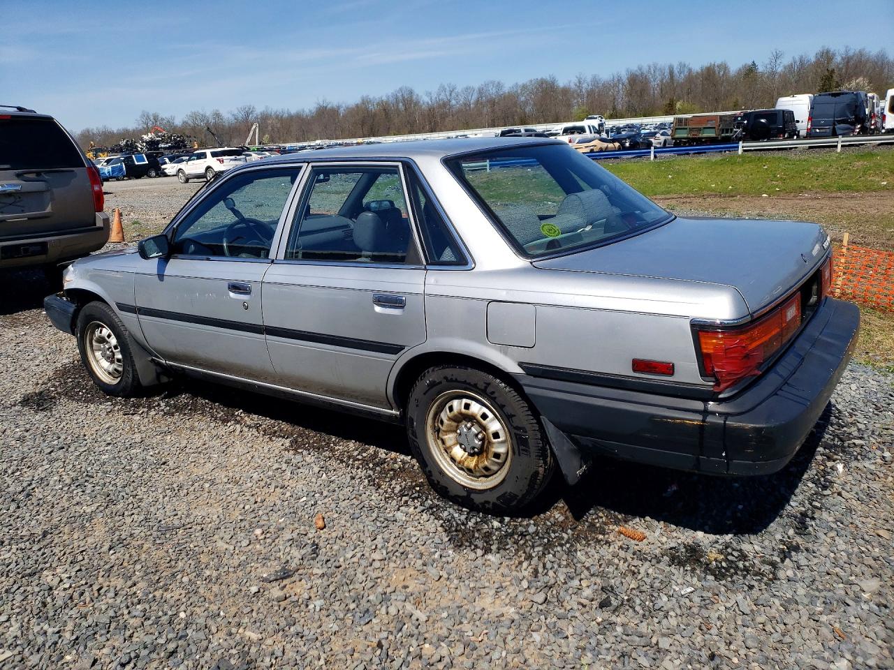 1990 Toyota Camry Base Серебряный vin: 4T1SV24E7LU111567