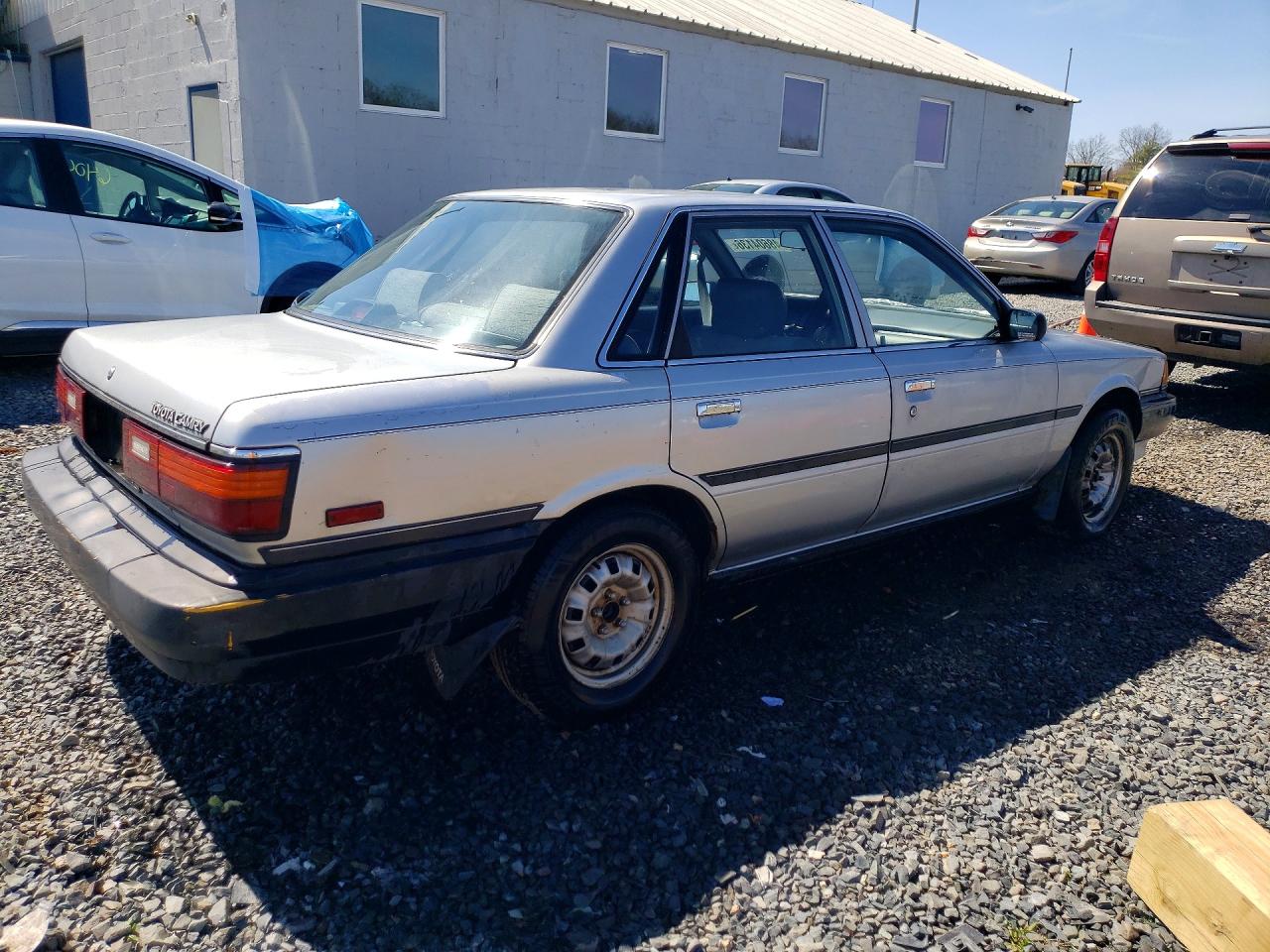 1990 Toyota Camry Base Серебряный vin: 4T1SV24E7LU111567