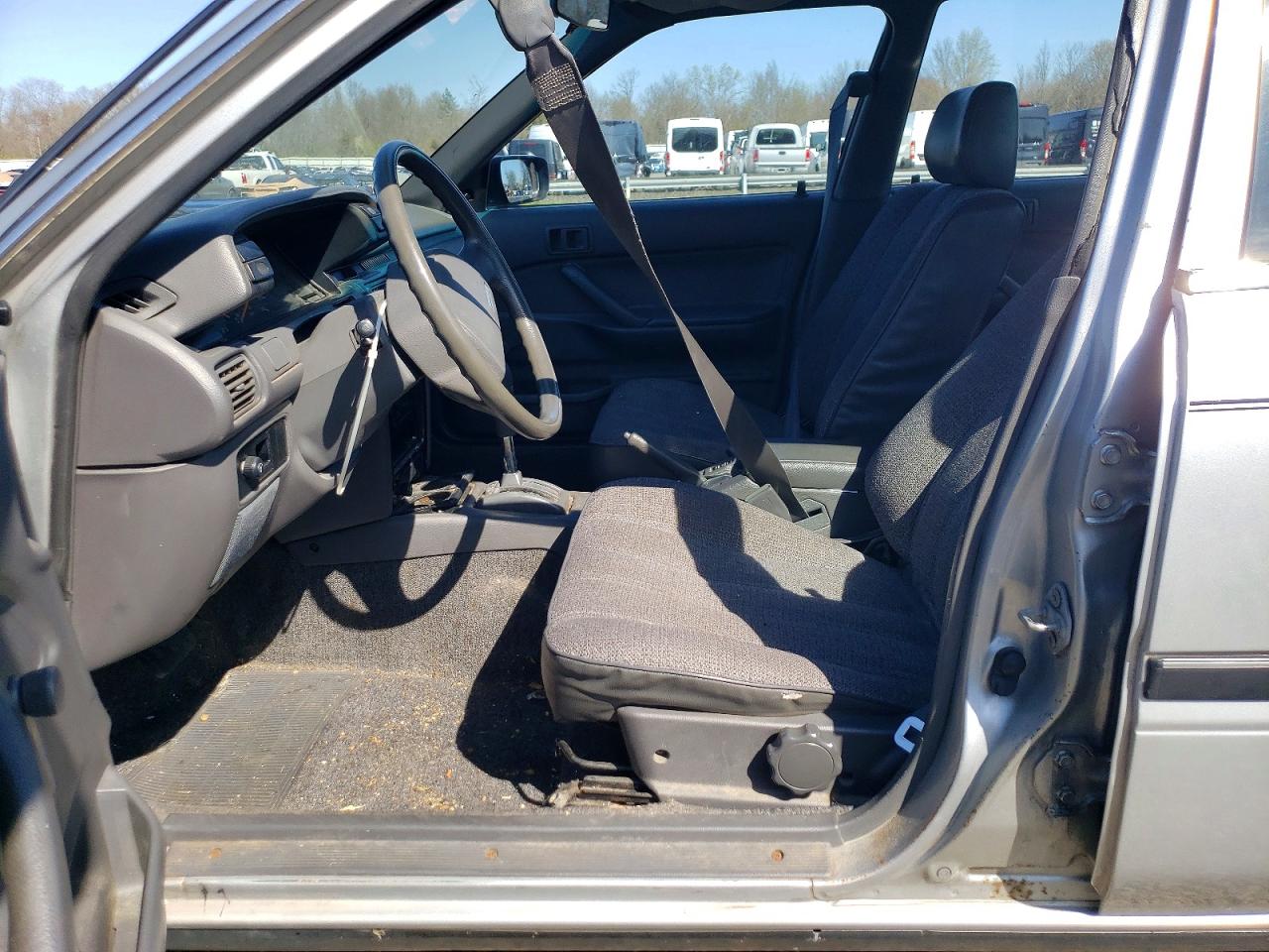 1990 Toyota Camry Base Серебряный vin: 4T1SV24E7LU111567