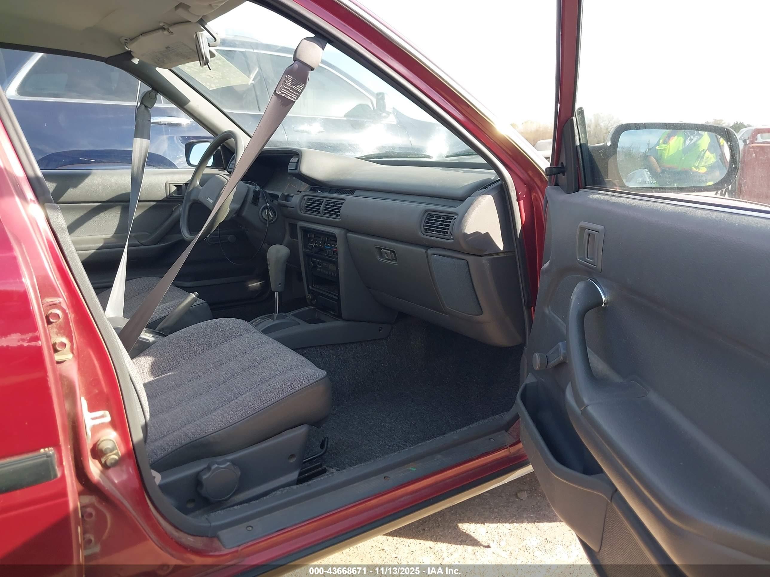 1990 Toyota Camry   Красный vin: 4T1SV24EXLU274729