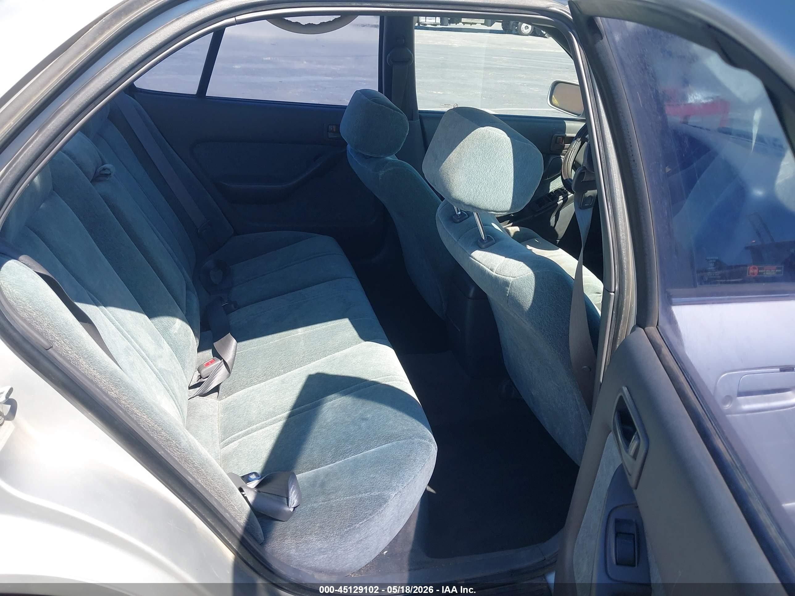 1992 Toyota Camry Xle Silver vin: 4T1VK13E8NU018657