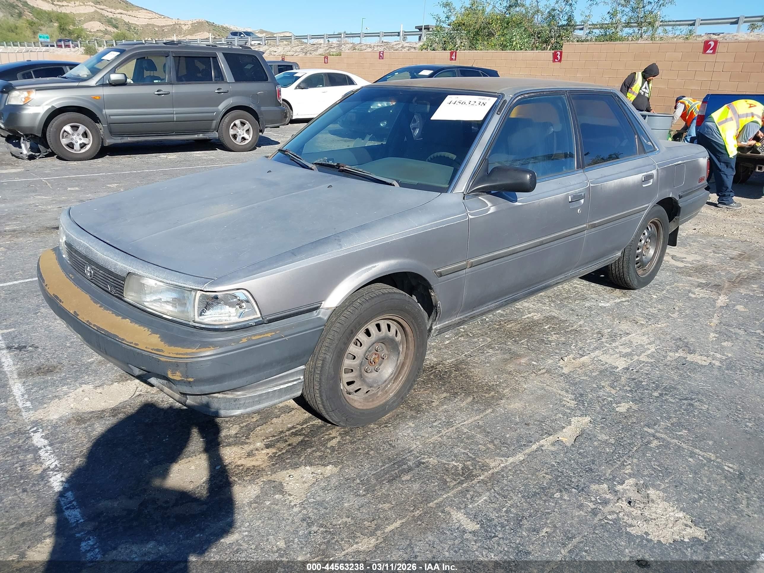 1990 Toyota Camry Dlx Серый vin: 4T1VV21E1LU028296