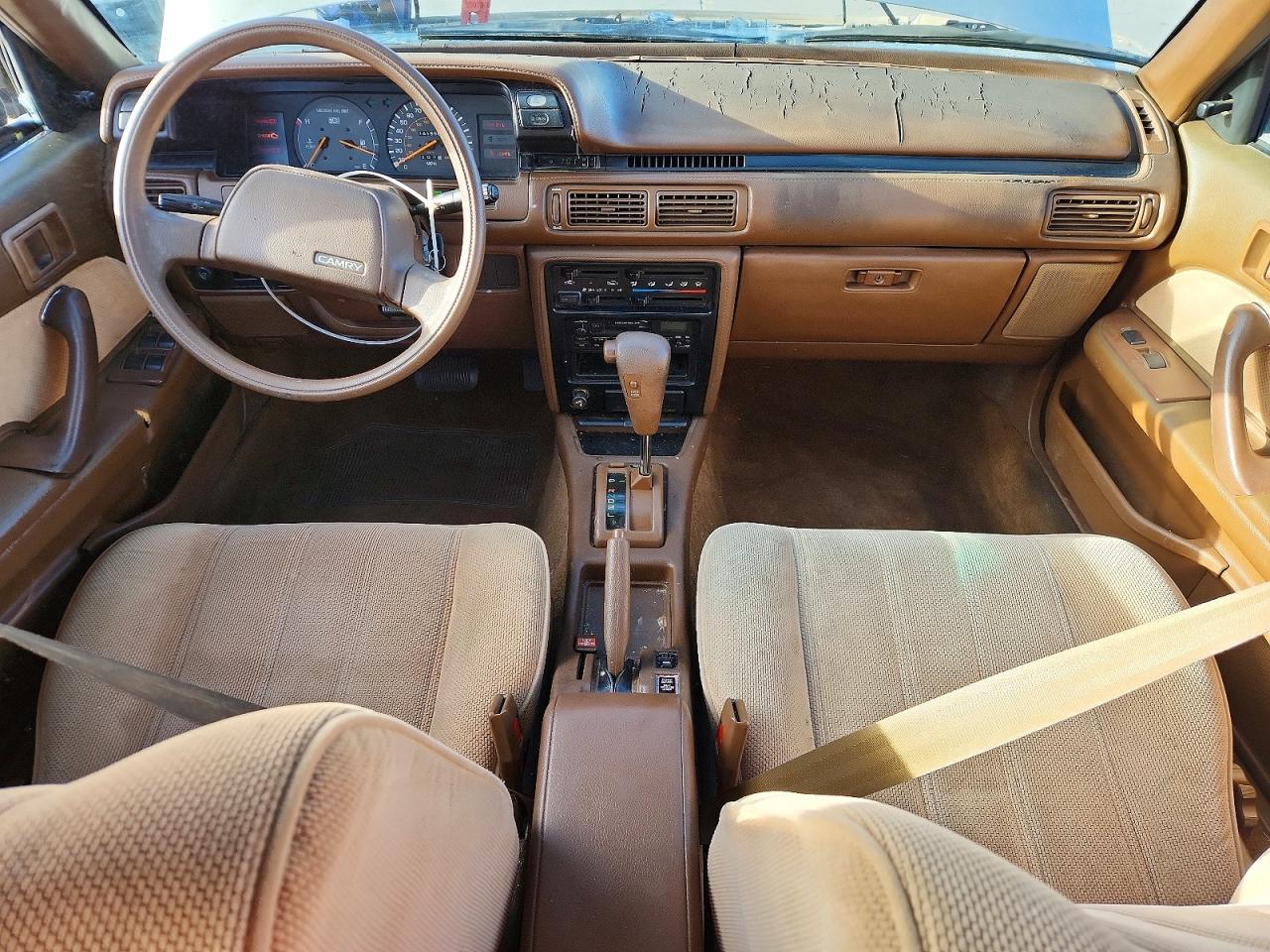 1991 Toyota Camry Deluxe Tan vin: 4T1VV21E1MU062904