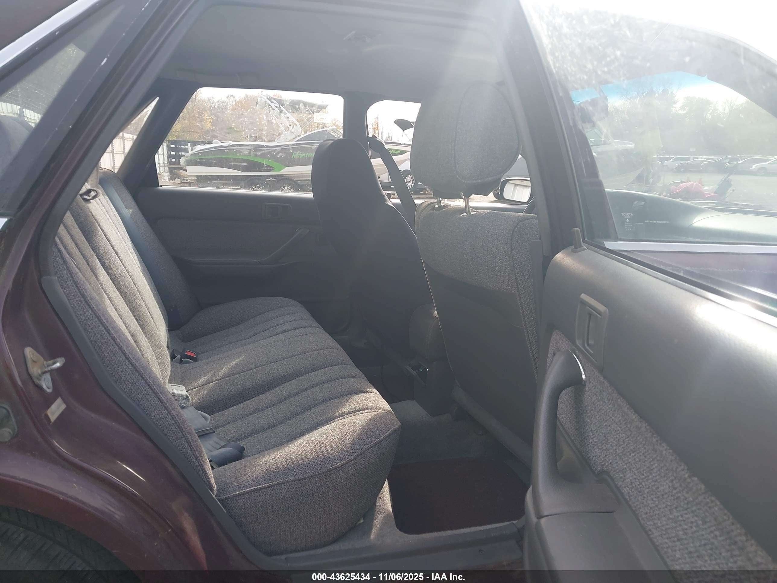1990 Toyota Camry Dlx Maroon vin: 4T1VV21EXLU028720