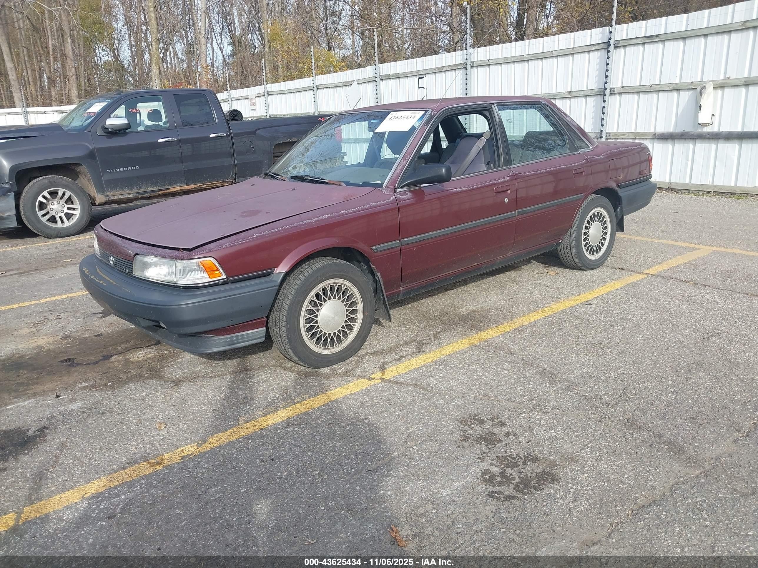1990 Toyota Camry Dlx Maroon vin: 4T1VV21EXLU028720