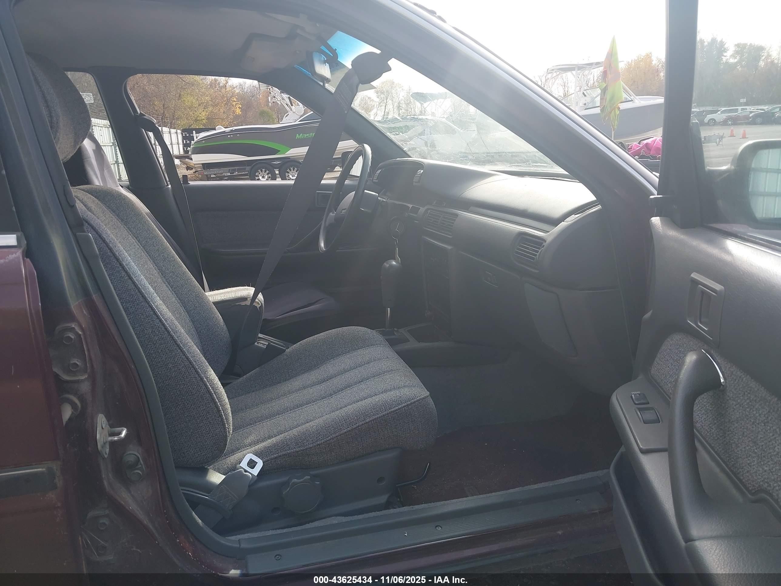 1990 Toyota Camry Dlx Maroon vin: 4T1VV21EXLU028720