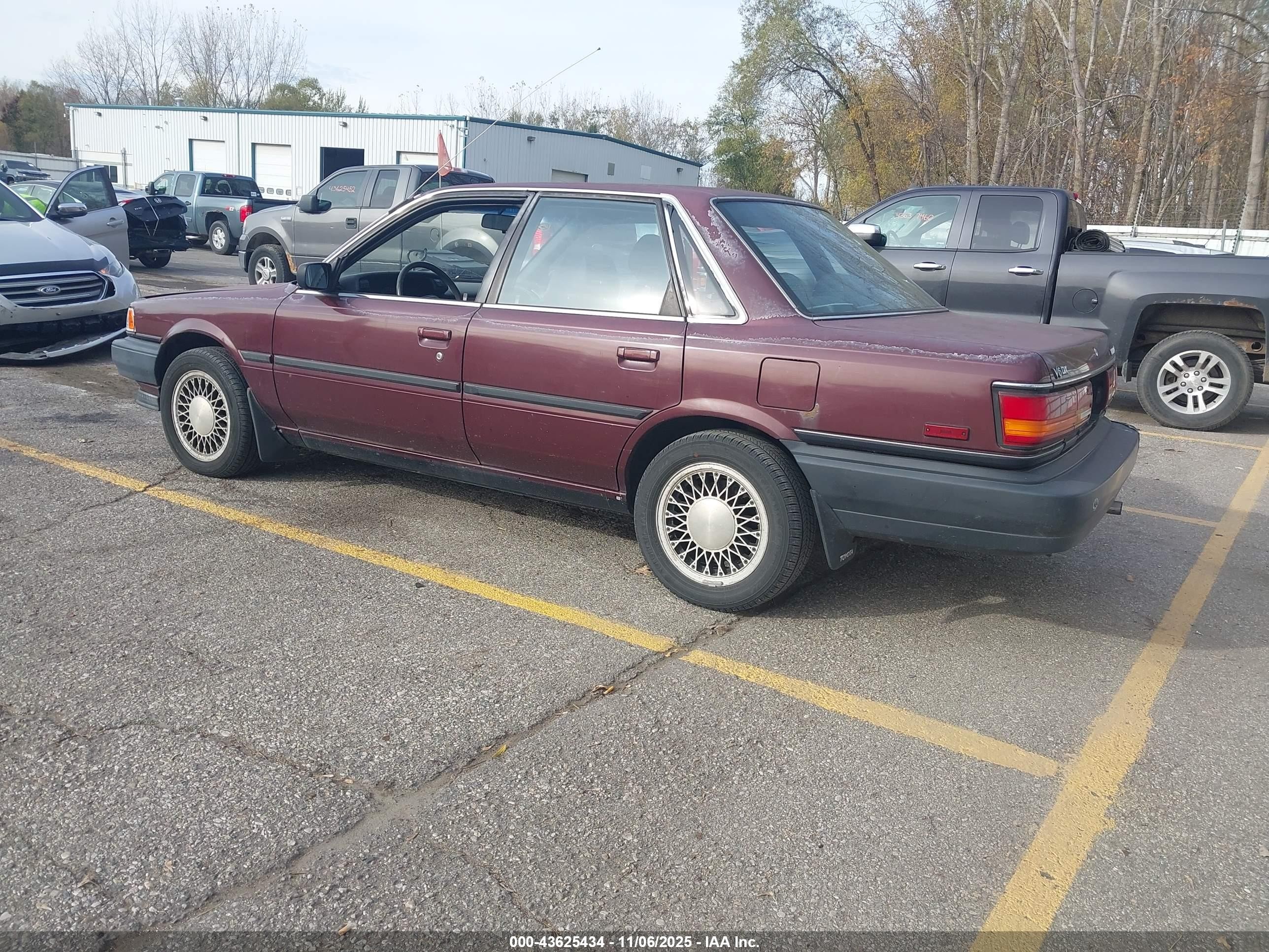 1990 Toyota Camry Dlx Maroon vin: 4T1VV21EXLU028720