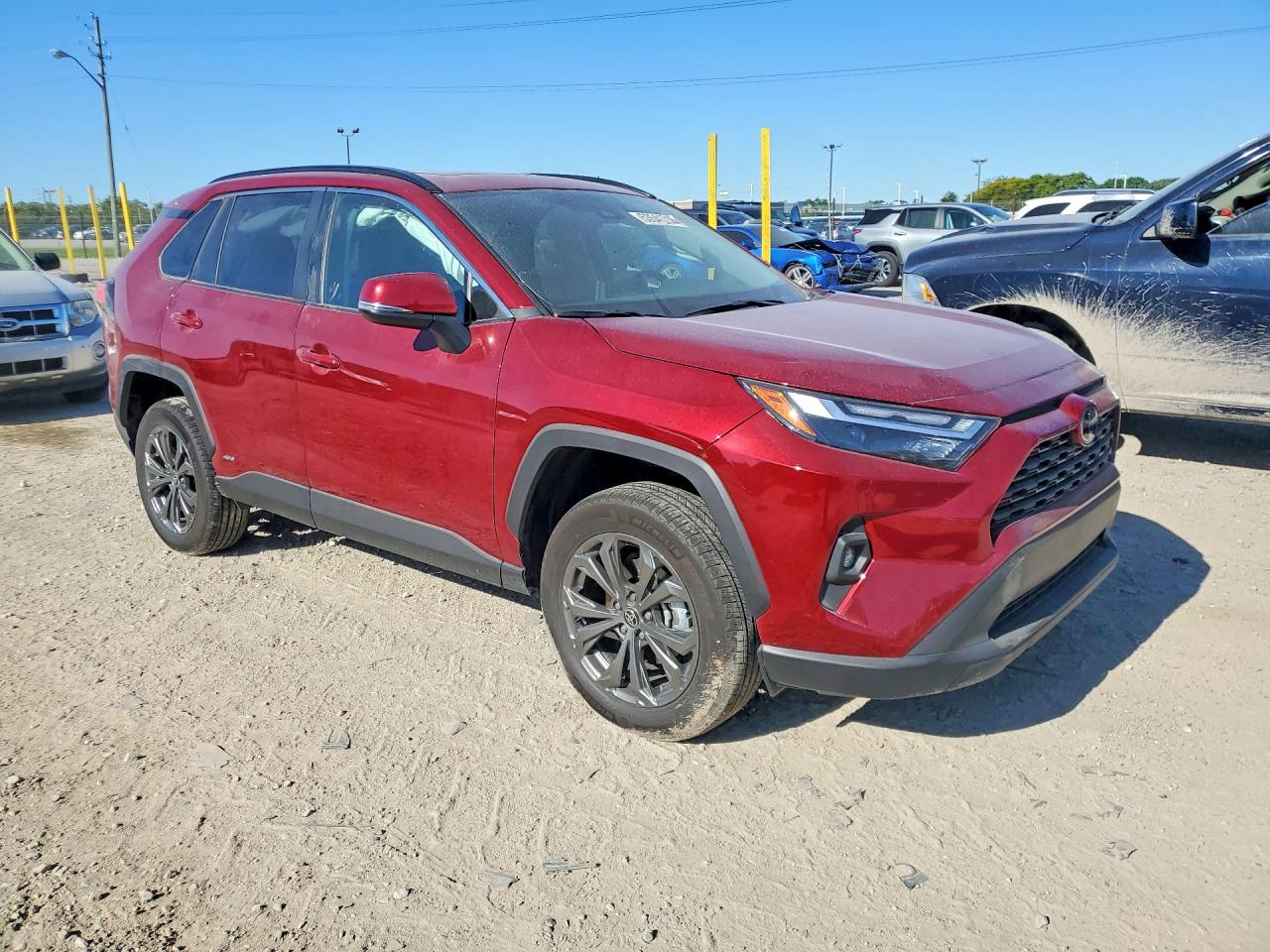2025 Toyota Rav4 Xle Premium Red vin: 4T3B6RFV0SU187995