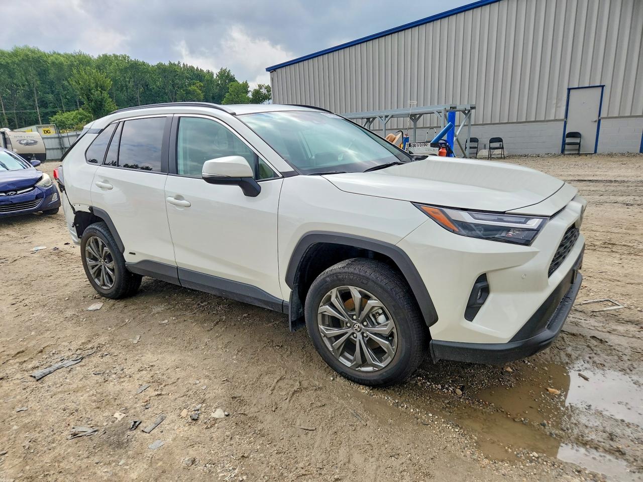 2022 Toyota Rav4 Xle Premium White vin: 4T3B6RFV2NU087952