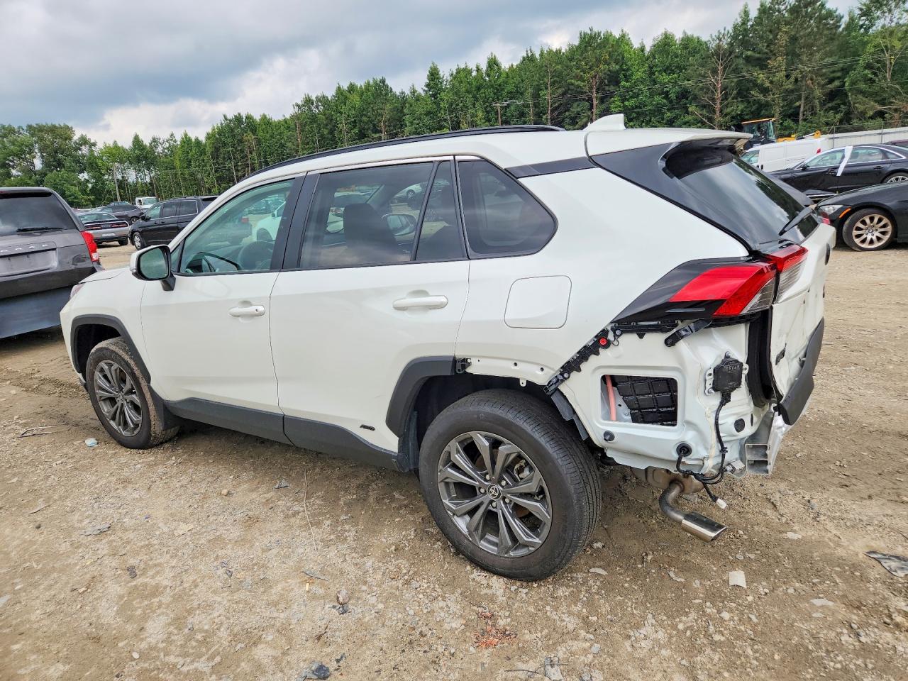 2022 Toyota Rav4 Xle Premium White vin: 4T3B6RFV2NU087952