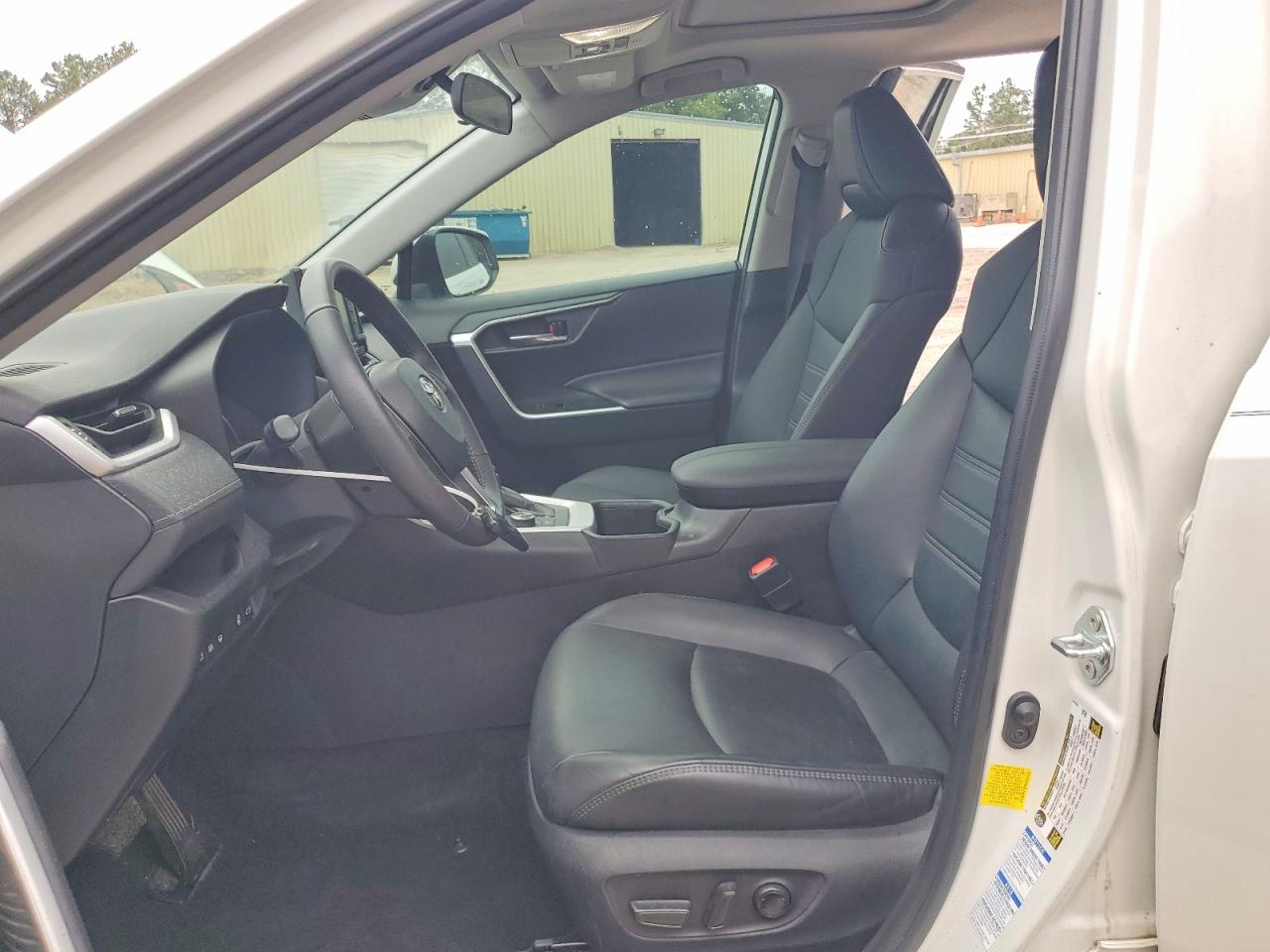 2022 Toyota Rav4 Xle Premium White vin: 4T3B6RFV8NU092718