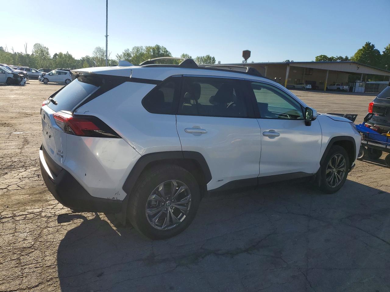 2023 Toyota Rav4 Xle Premium White vin: 4T3B6RFV9PU135806