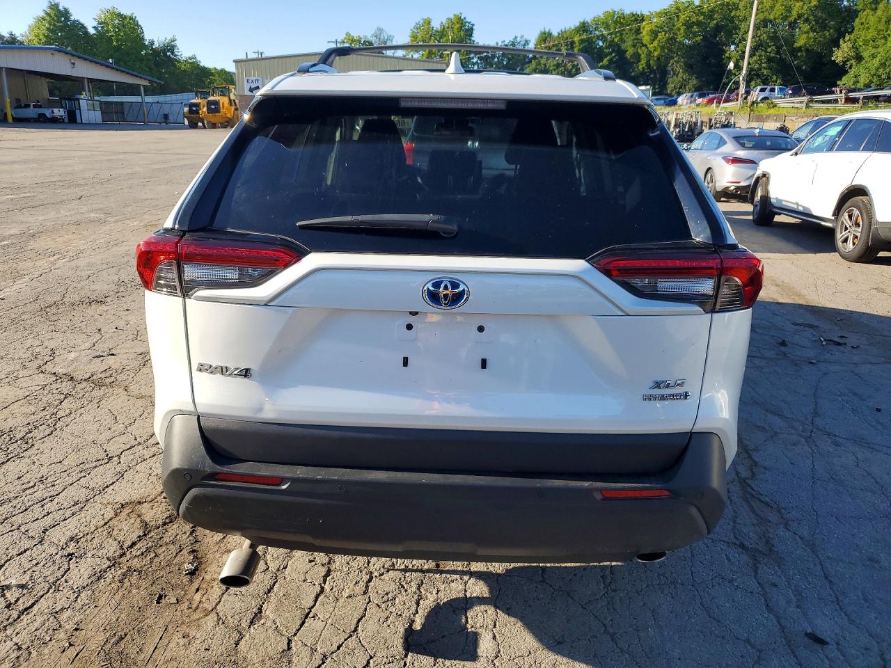 2023 Toyota Rav4 Xle Premium White vin: 4T3B6RFV9PU135806