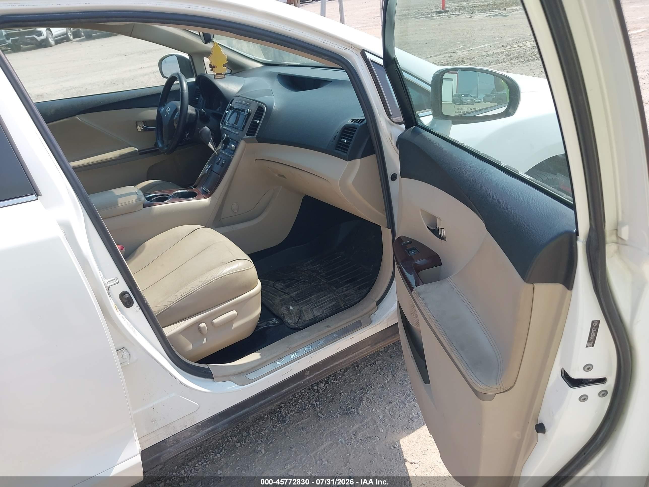 2010 Toyota Venza   White vin: 4T3BA3BB8AU018863