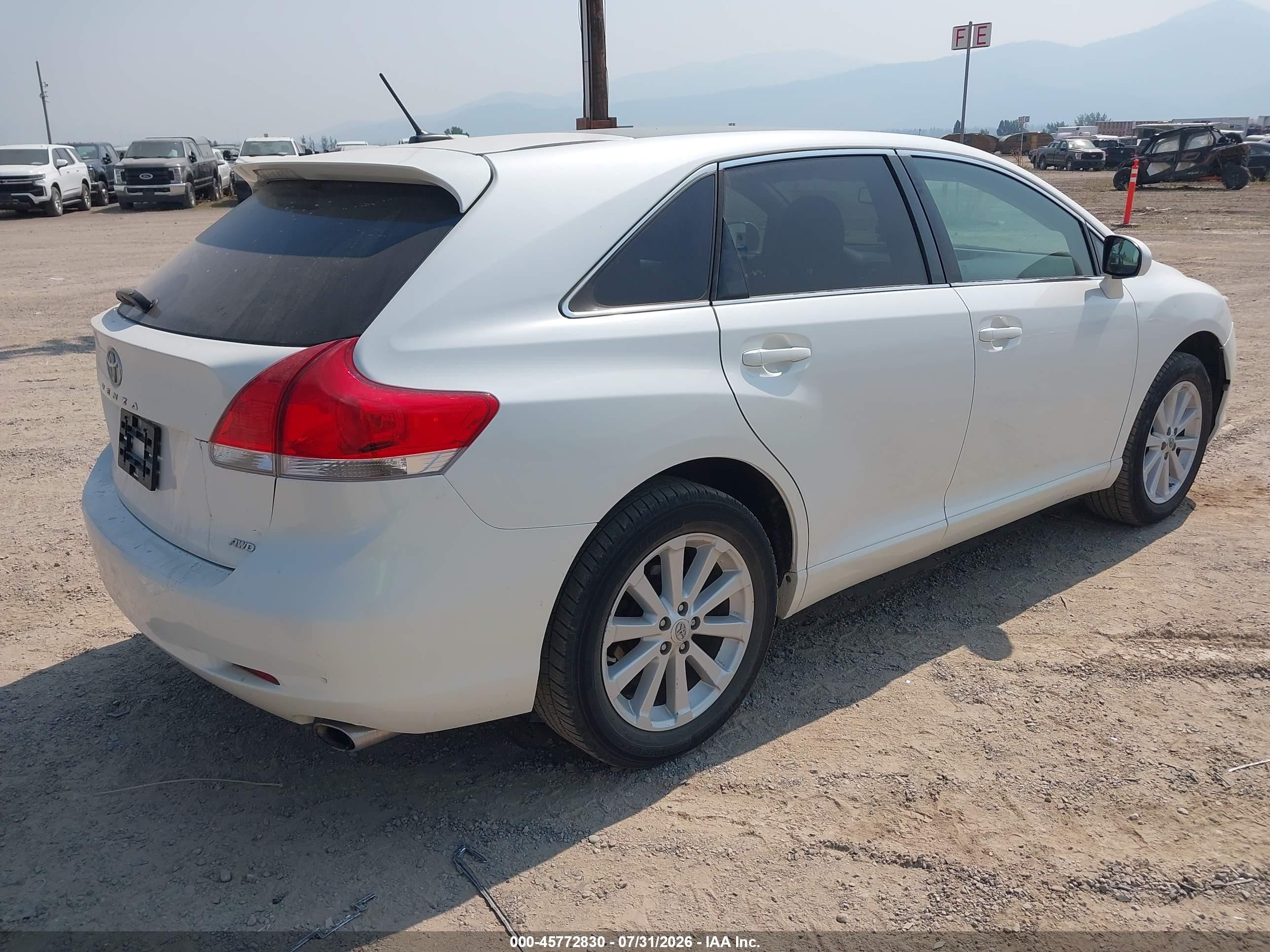 2010 Toyota Venza   White vin: 4T3BA3BB8AU018863