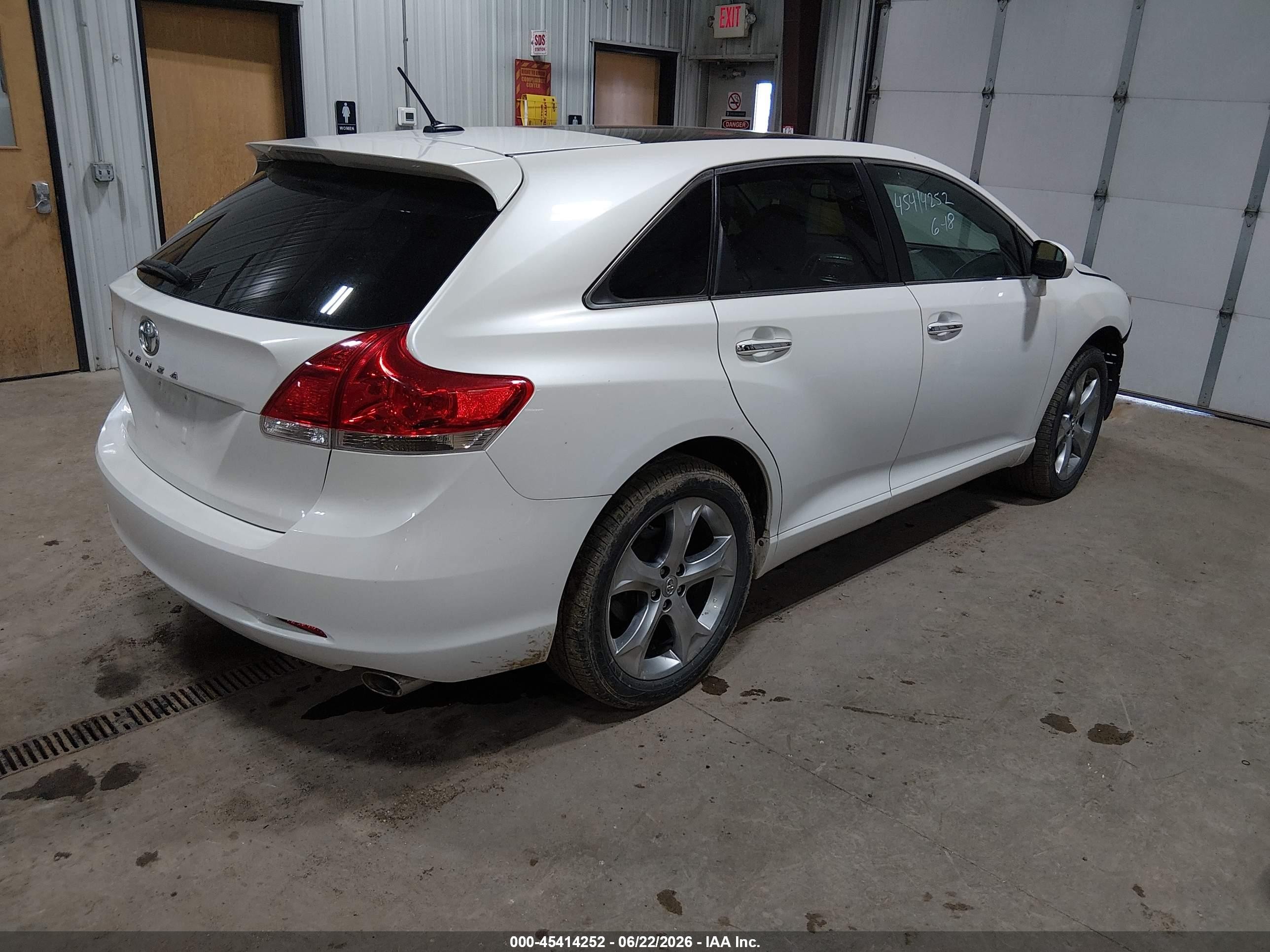 2010 Toyota Venza Base V6 White vin: 4T3BK3BB3AU041710