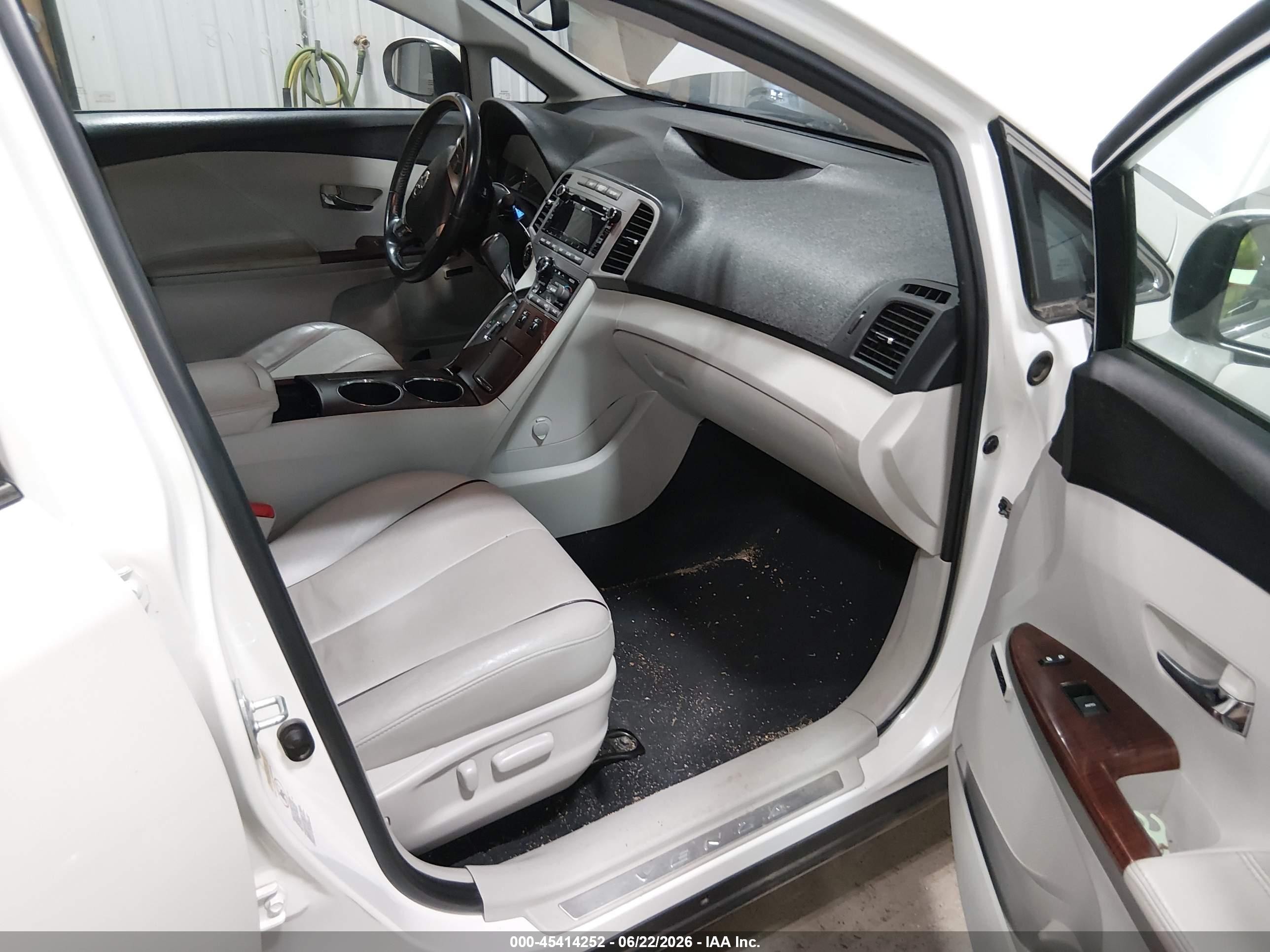 2010 Toyota Venza Base V6 White vin: 4T3BK3BB3AU041710
