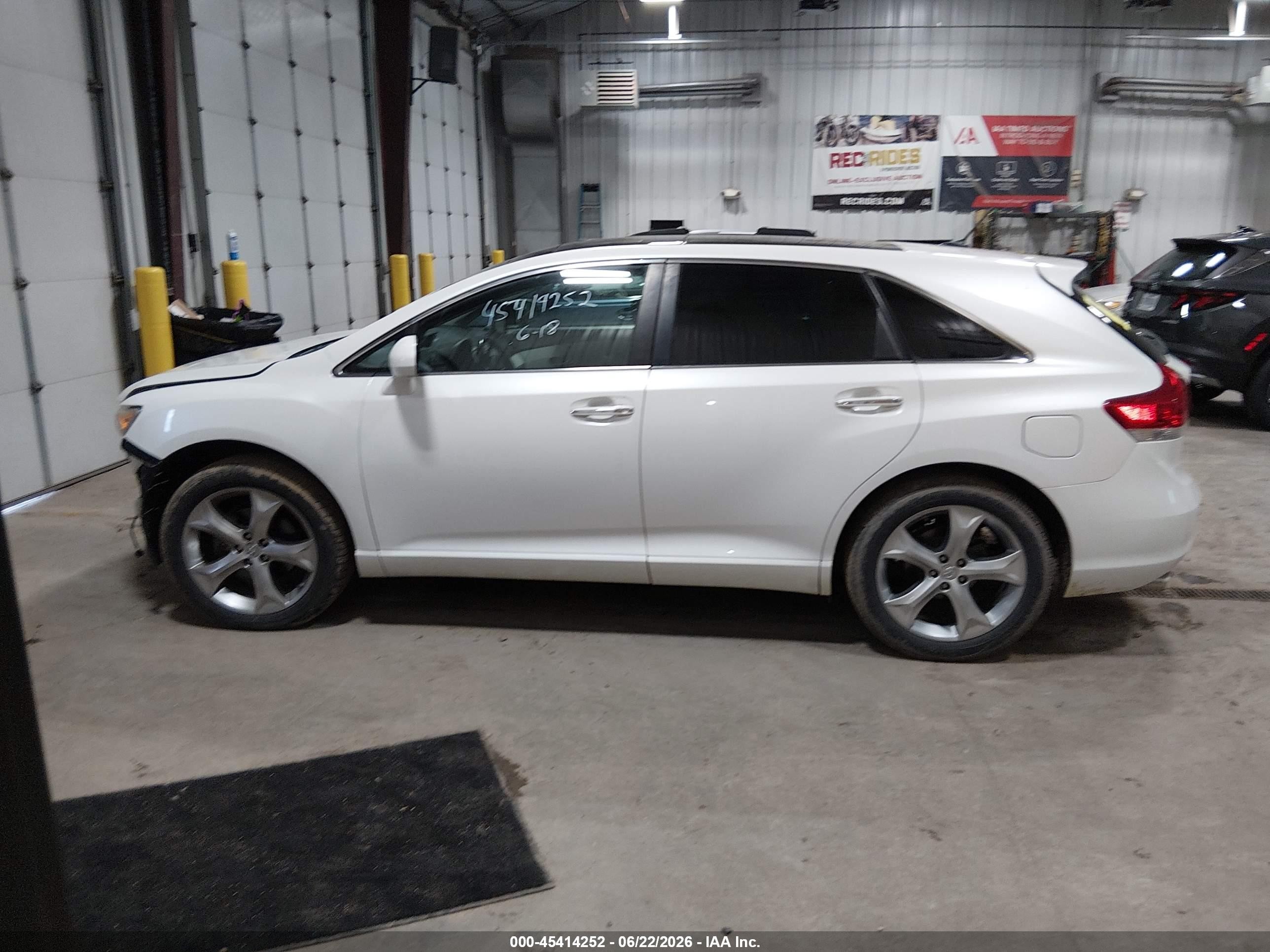 2010 Toyota Venza Base V6 White vin: 4T3BK3BB3AU041710