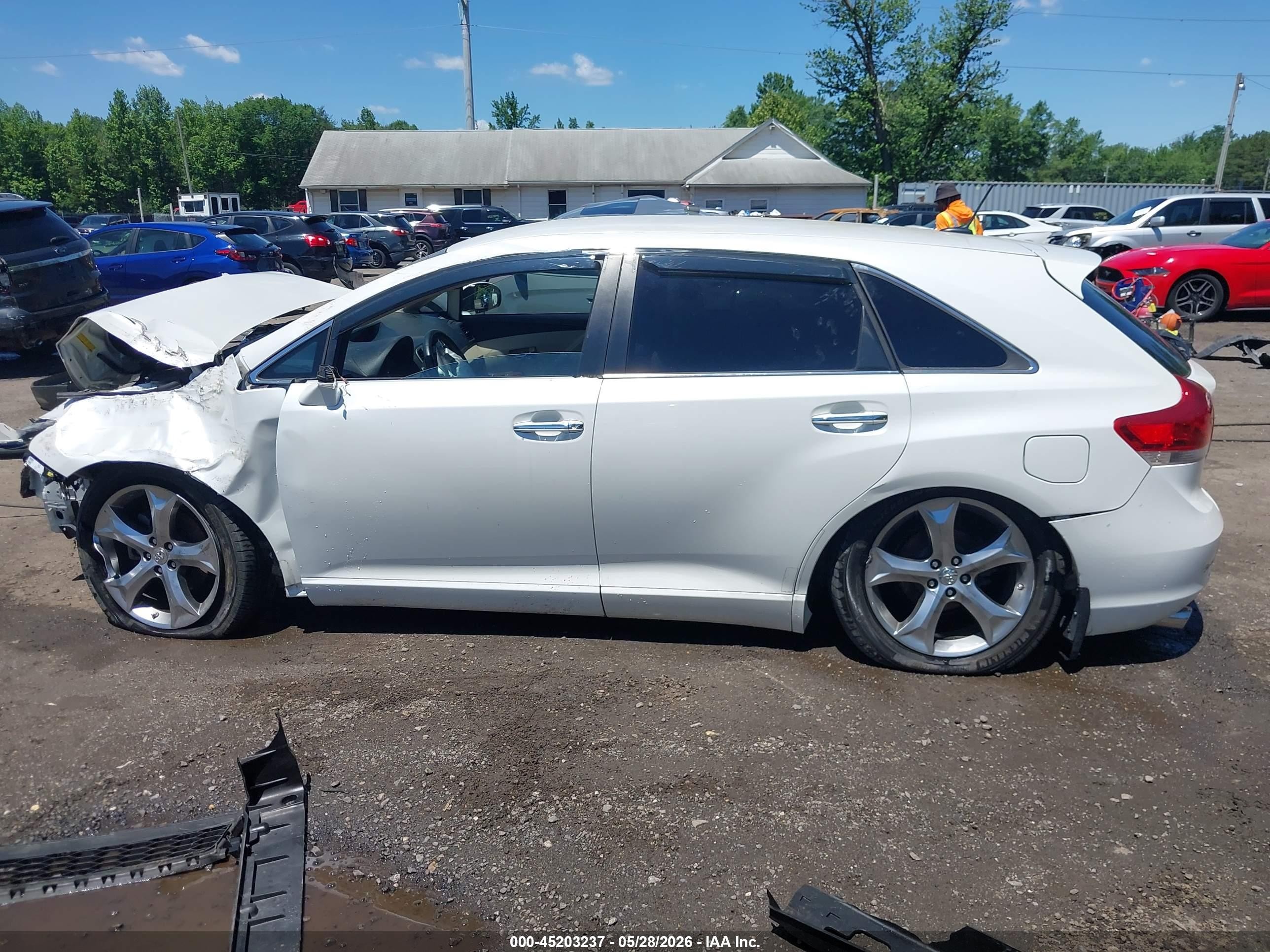 2010 Toyota Venza Base V6 White vin: 4T3BK3BB9AU038357