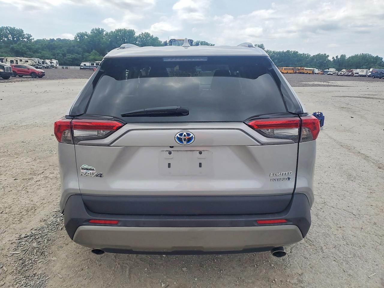 2022 Toyota Rav4 Limited Silver vin: 4T3D6RFV1NU076501