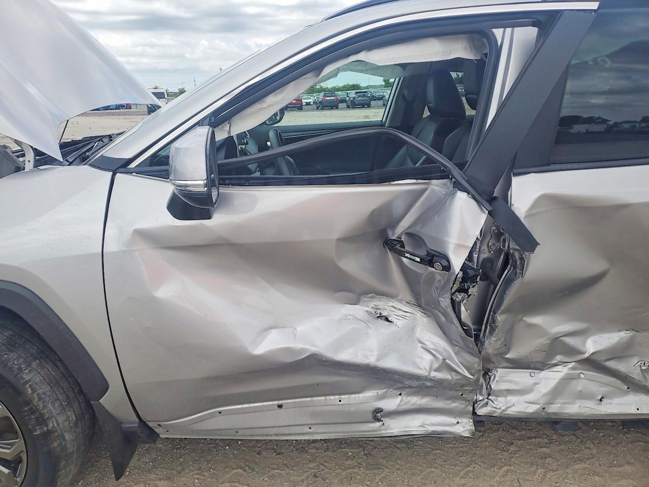 2022 Toyota Rav4 Limited Silver vin: 4T3D6RFV1NU076501