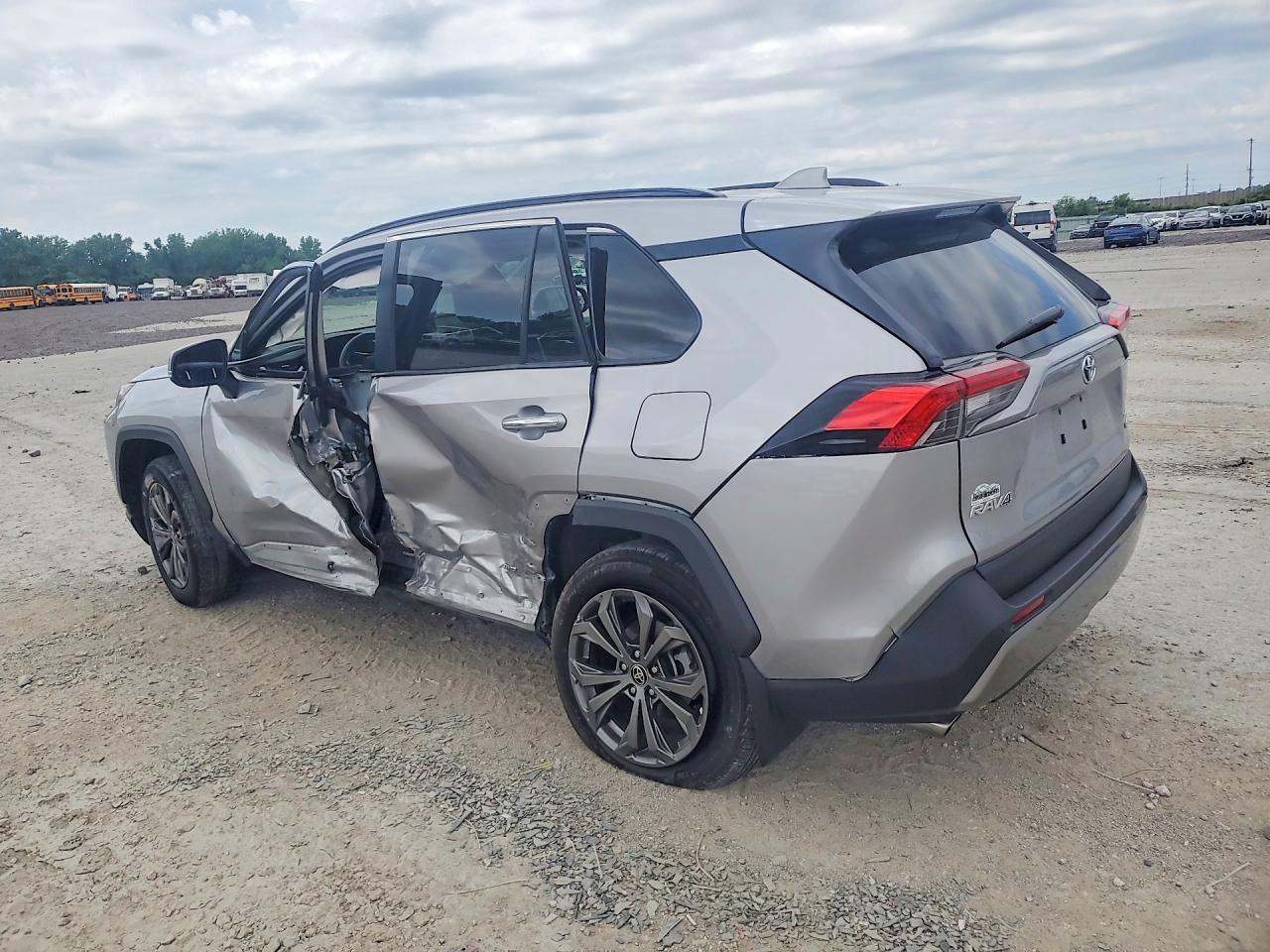 2022 Toyota Rav4 Limited Silver vin: 4T3D6RFV1NU076501
