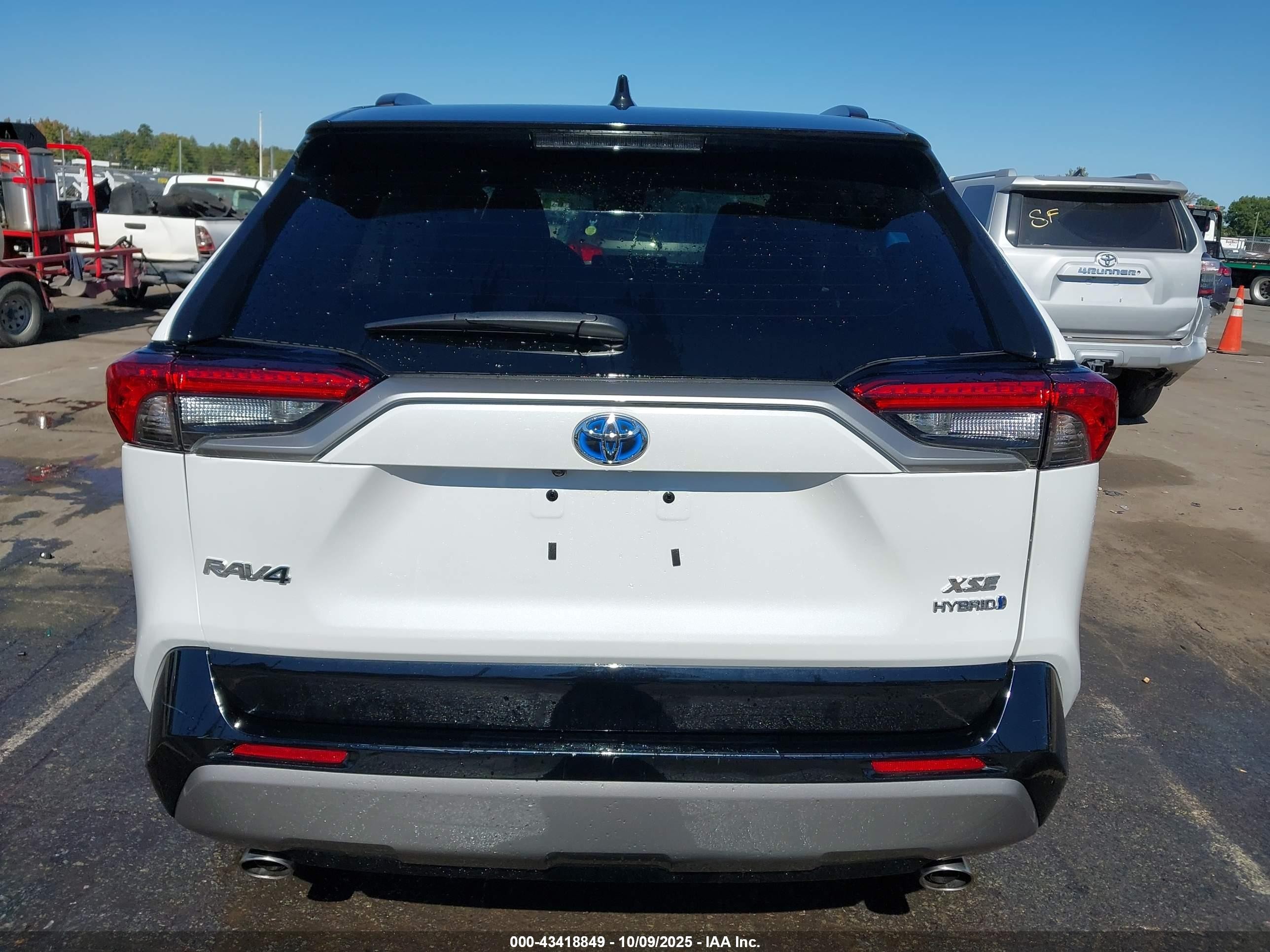 2024 Toyota Rav4 Hybrid Xse White vin: 4T3E6RFV8RU166156