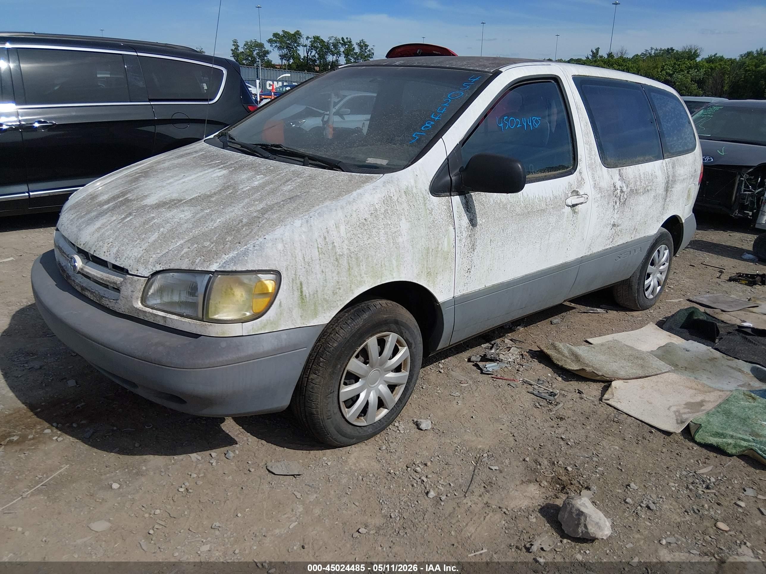 1998 Toyota Sienna Ce White vin: 4T3GF19C2WU055179