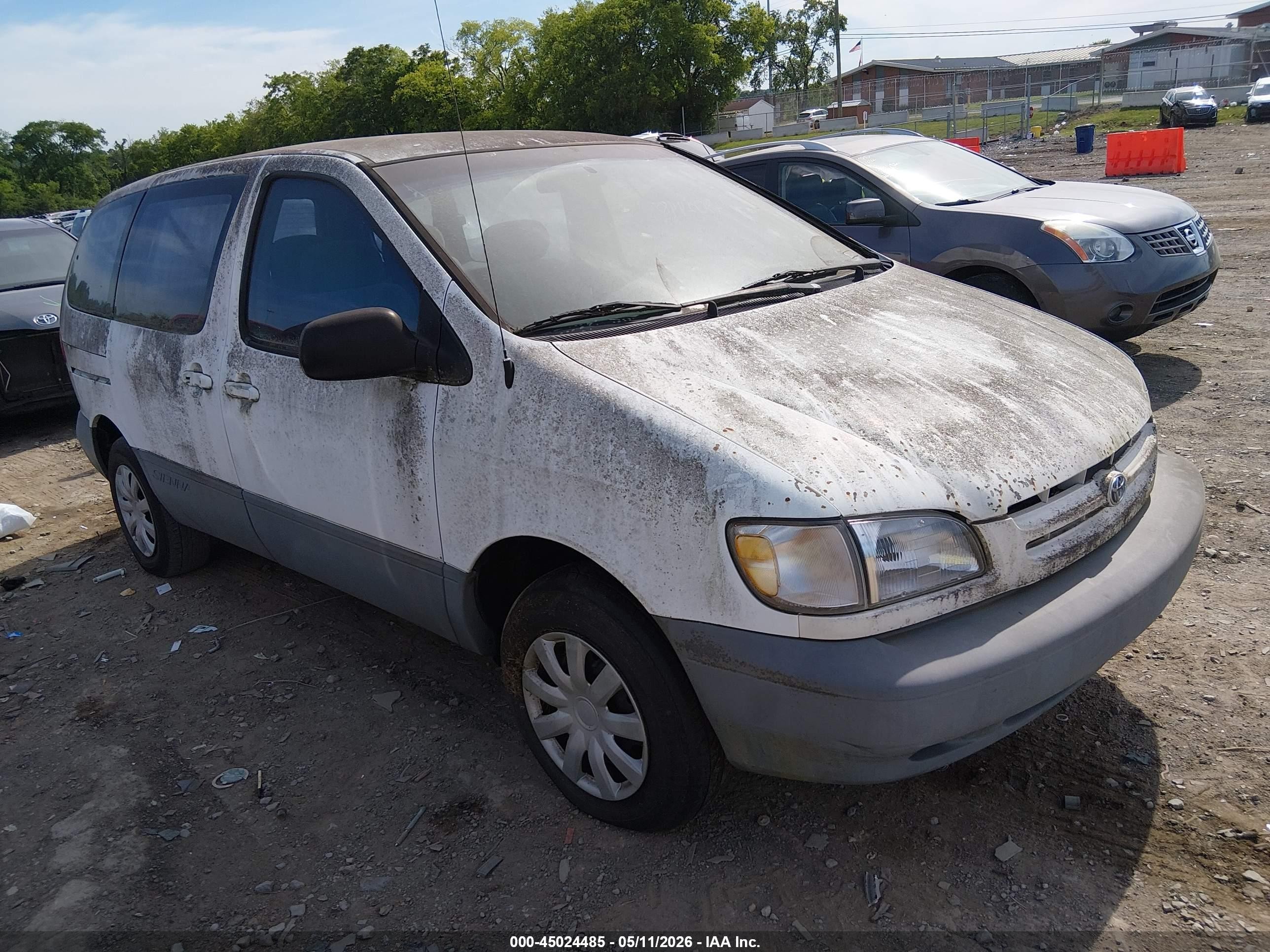 1998 Toyota Sienna Ce White vin: 4T3GF19C2WU055179