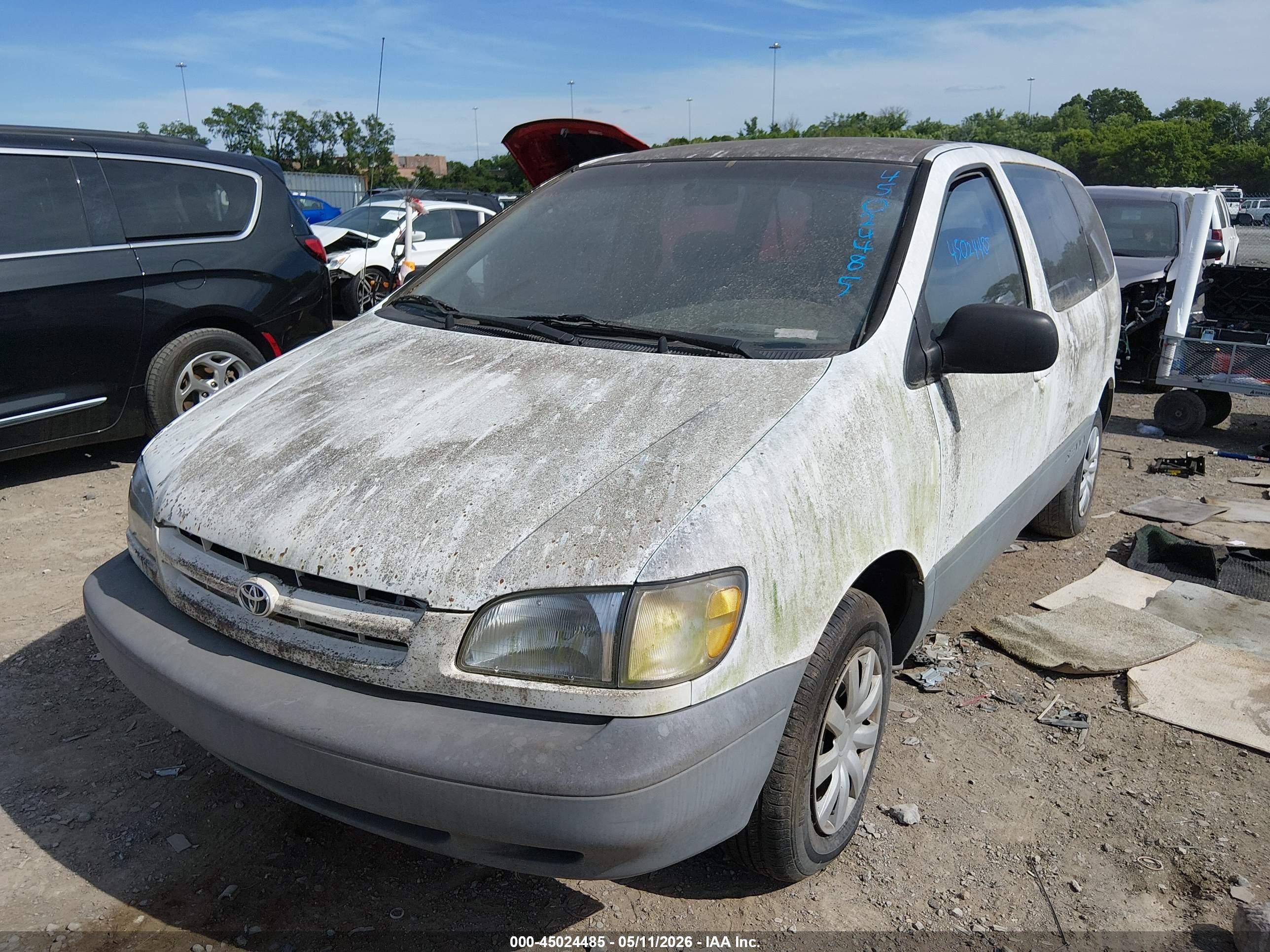 1998 Toyota Sienna Ce White vin: 4T3GF19C2WU055179