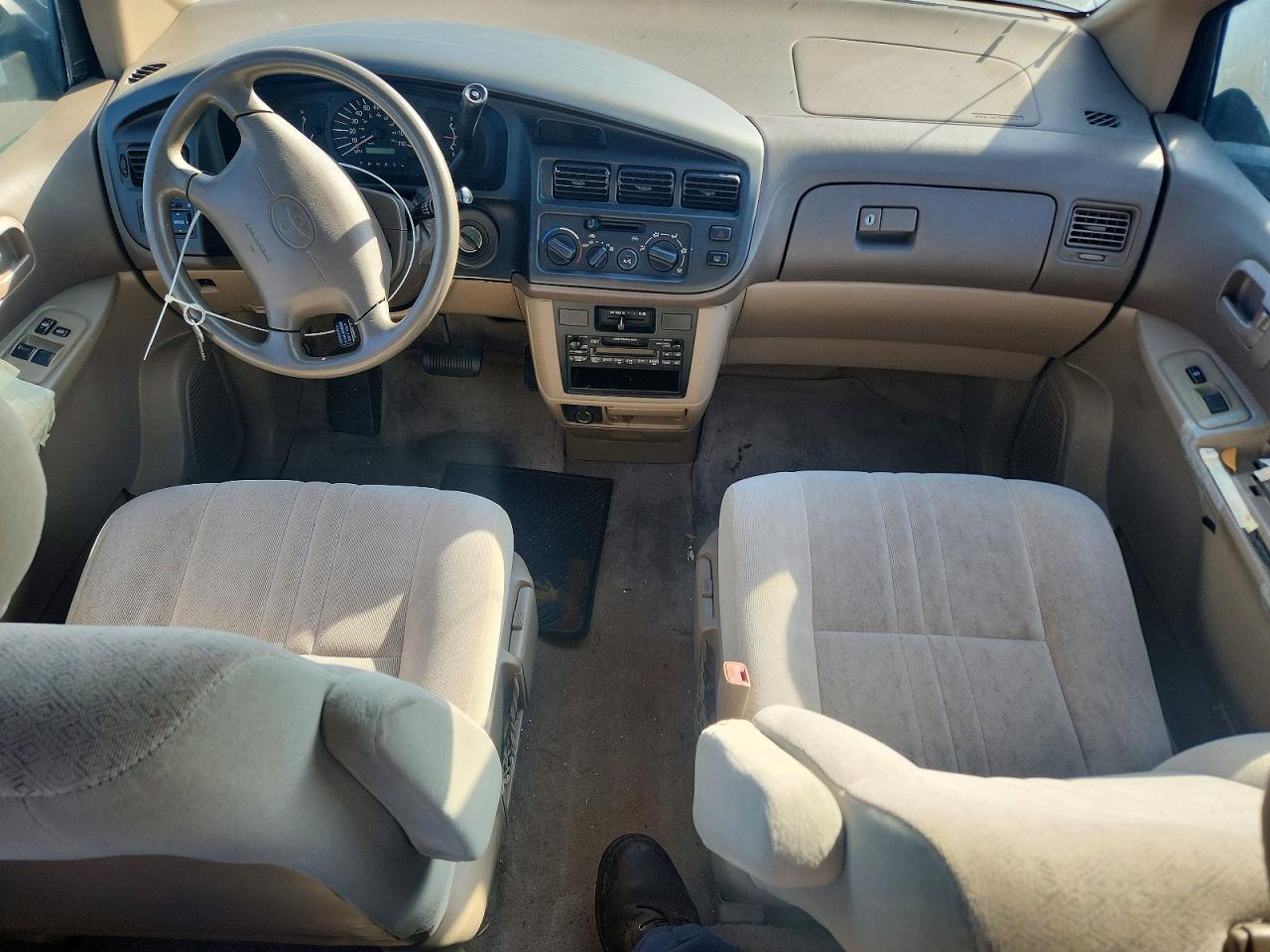 1998 Toyota Sienna Ce Green vin: 4T3GF19C9WU080466
