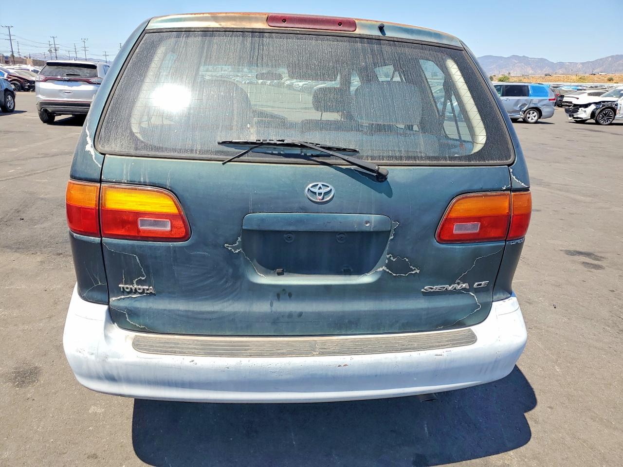 1998 Toyota Sienna Ce Green vin: 4T3GF19C9WU080466