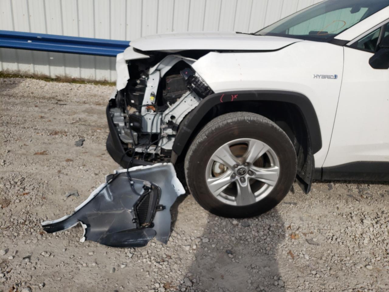 2021 Toyota Rav4 Le White vin: 4T3LWRFV4MU013239
