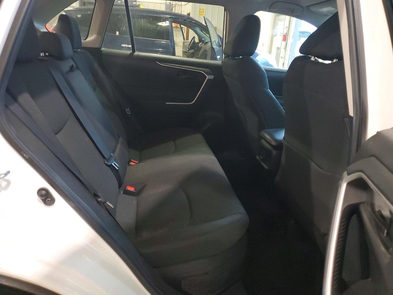 2021 Toyota Rav4 Le White vin: 4T3LWRFV4MU013239