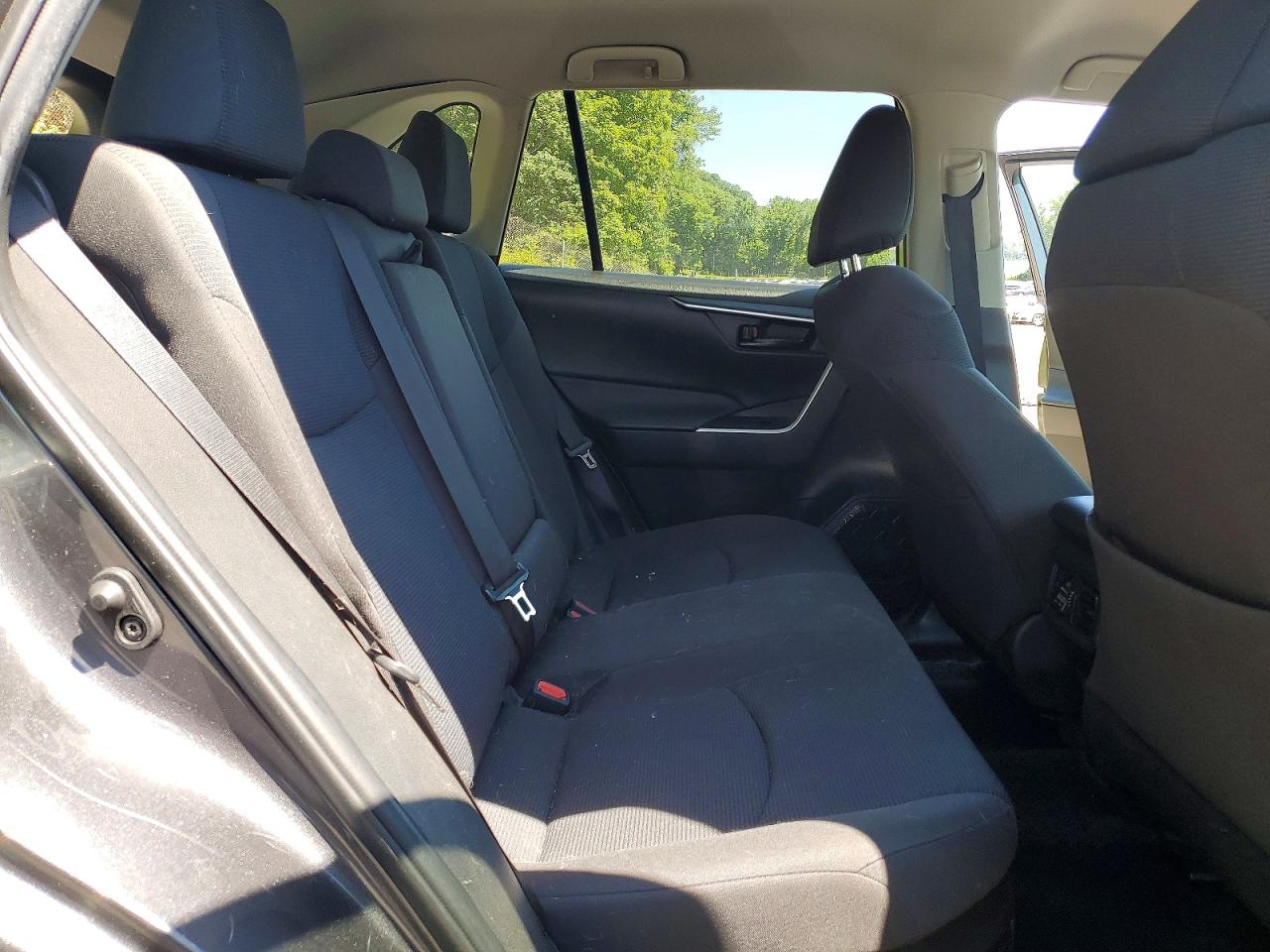 2021 Toyota Rav4 Le Gray vin: 4T3MWRFV5MU030099