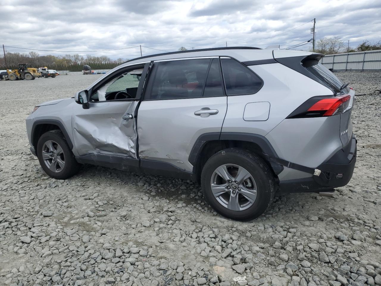 2022 Toyota Rav4 Xle Silver vin: 4T3RWRFV2NU063553