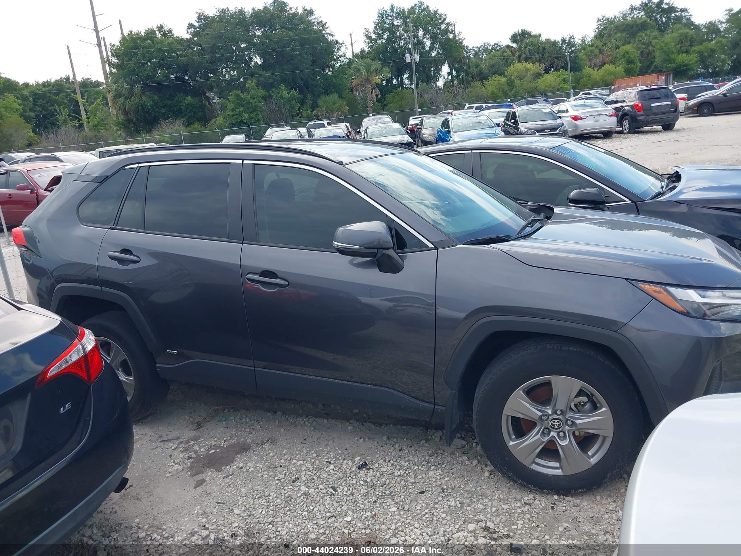 2025 Toyota Rav4 Hybrid Xle Gray vin: 4T3RWRFV3SU179677