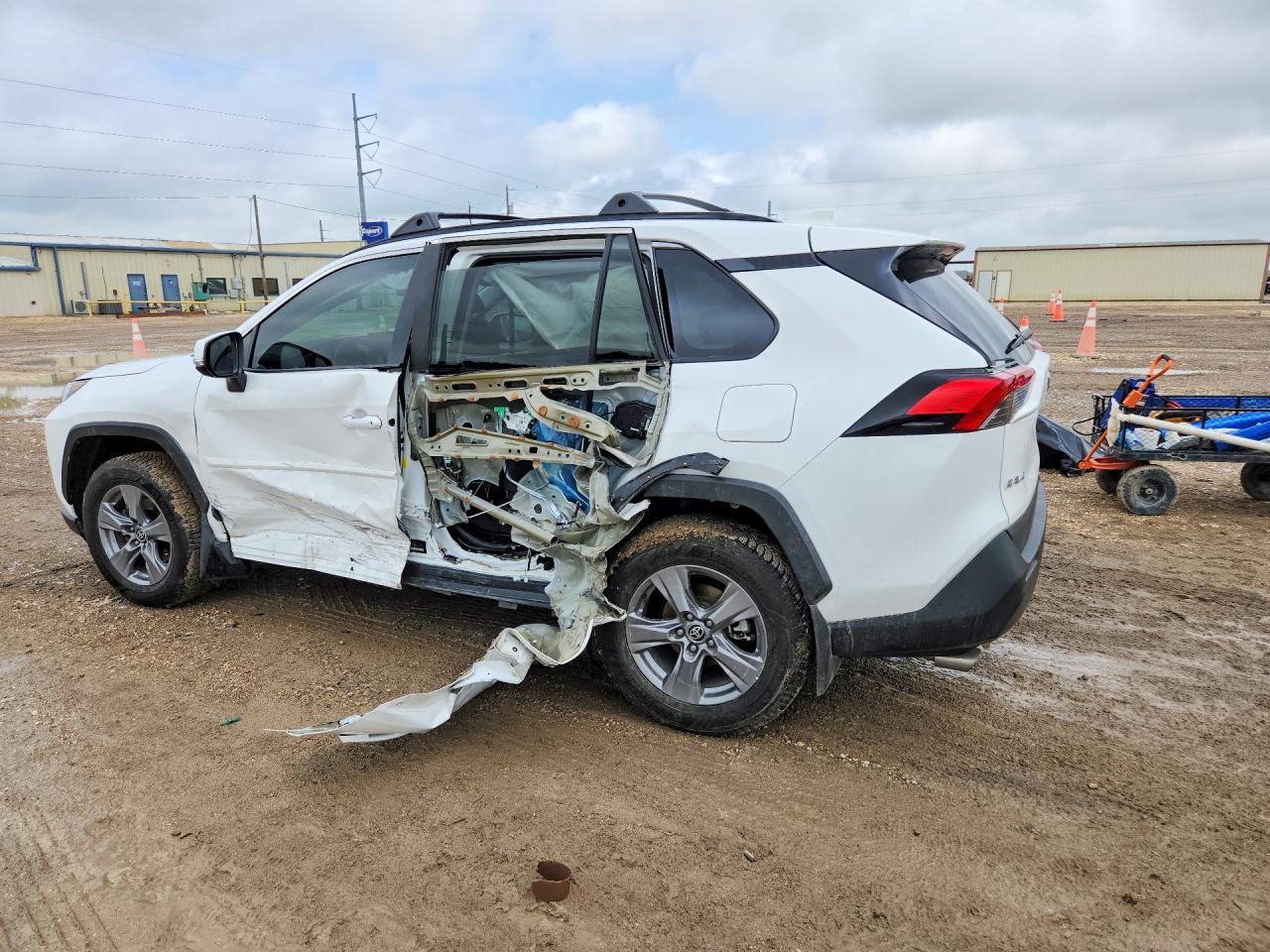 2022 Toyota Rav4 Xle Белый vin: 4T3RWRFV5NU064213