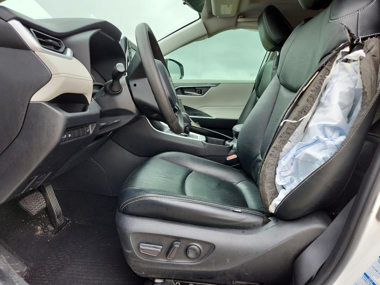2022 Toyota Rav4 Xle Белый vin: 4T3RWRFV5NU064213