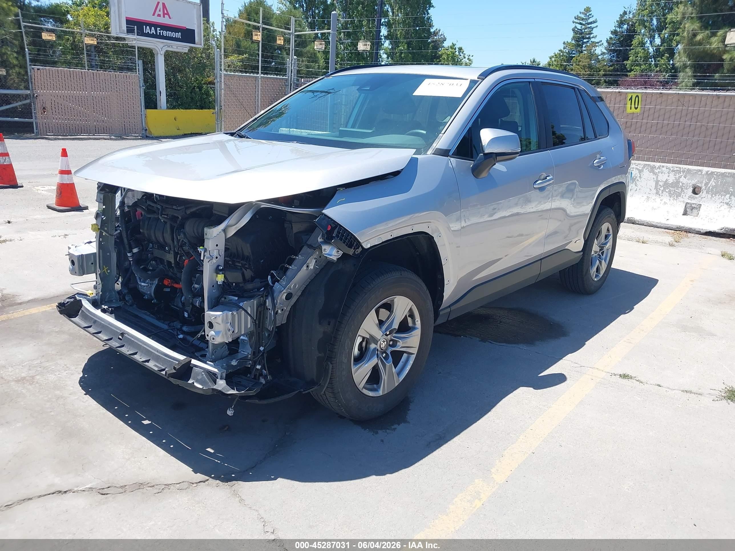 2025 Toyota Rav4 Hybrid Xle Серебряный vin: 4T3RWRFVXSU204431