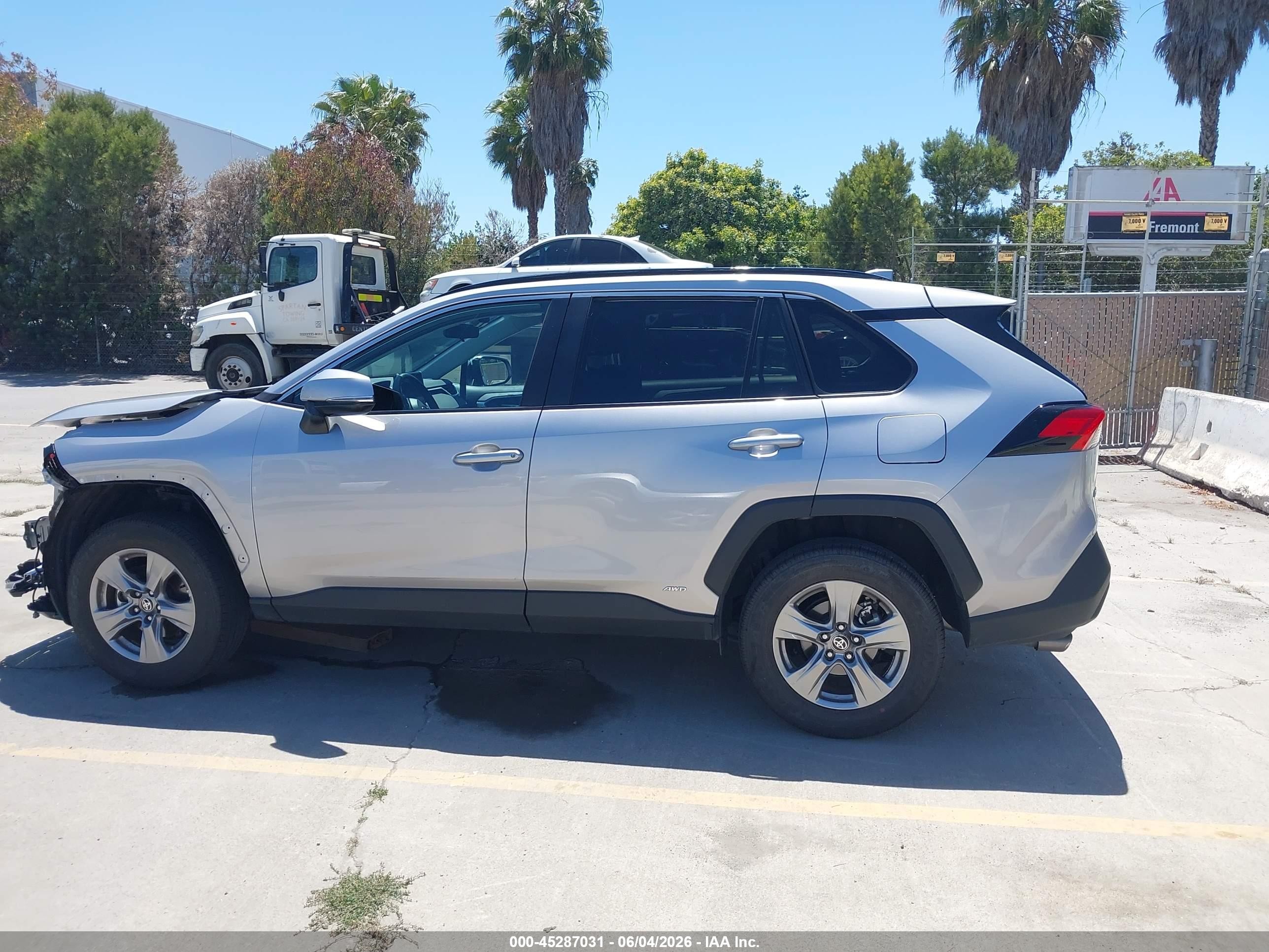 2025 Toyota Rav4 Hybrid Xle Серебряный vin: 4T3RWRFVXSU204431