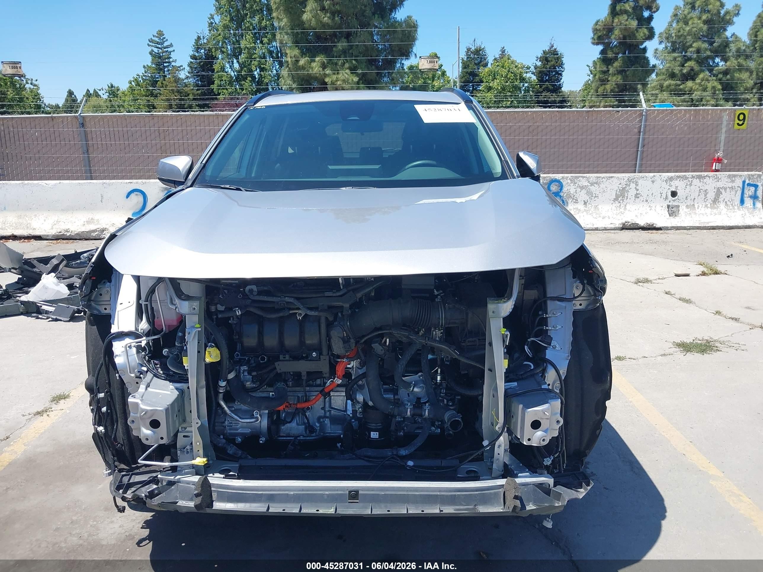 2025 Toyota Rav4 Hybrid Xle Серебряный vin: 4T3RWRFVXSU204431