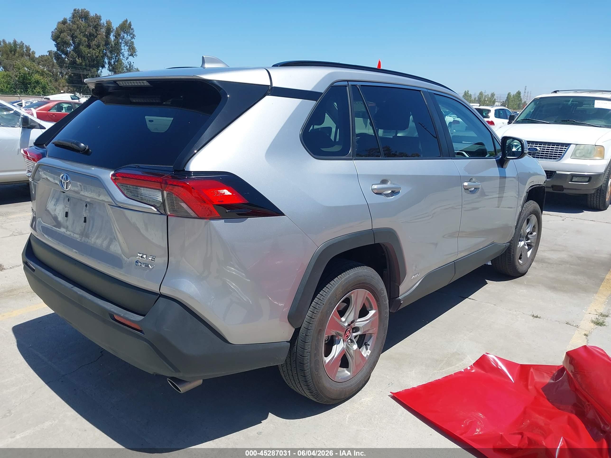 2025 Toyota Rav4 Hybrid Xle Серебряный vin: 4T3RWRFVXSU204431