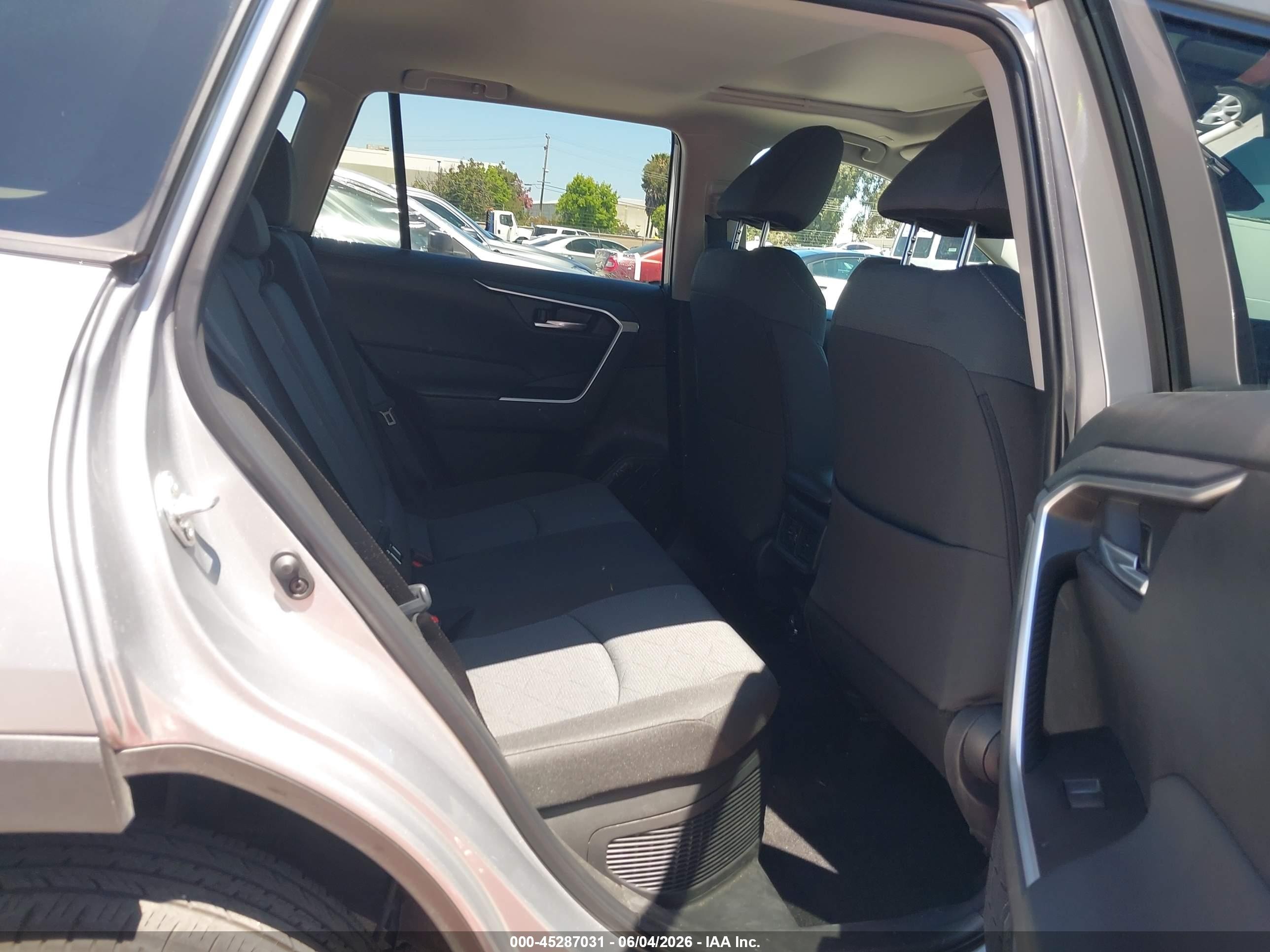 2025 Toyota Rav4 Hybrid Xle Серебряный vin: 4T3RWRFVXSU204431