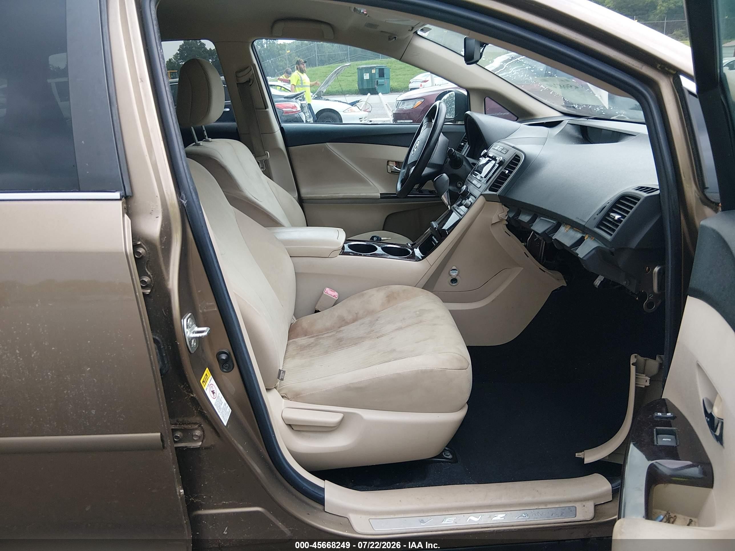 2010 Toyota Venza   Золотой vin: 4T3ZA3BB4AU037621