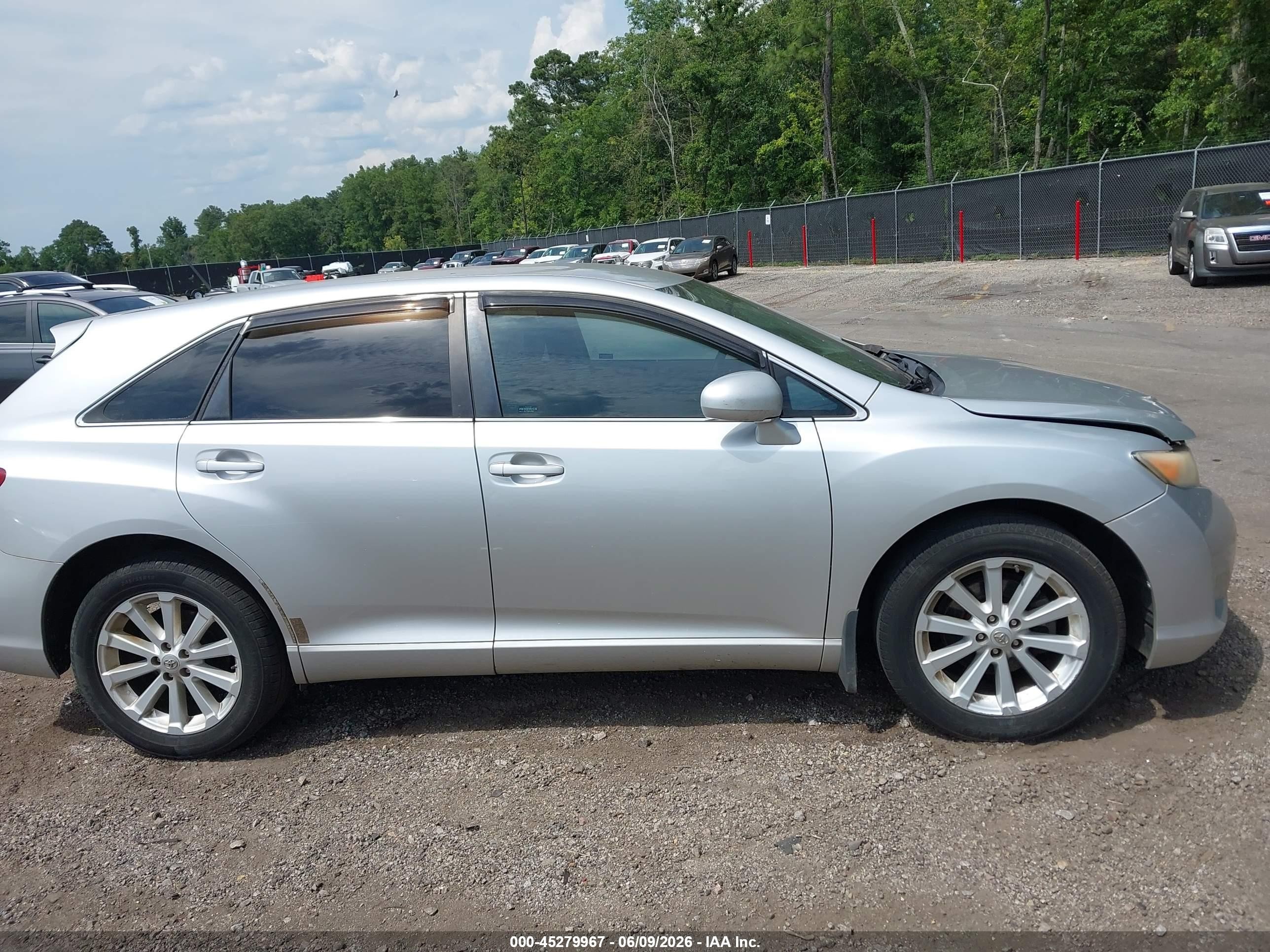 2010 Toyota Venza   Серебряный vin: 4T3ZA3BB4AU038039