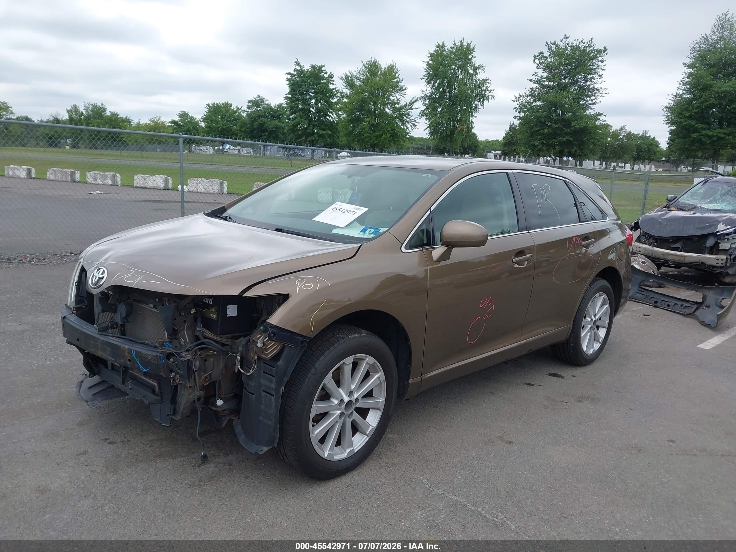 2011 Toyota Venza   Burgundy vin: 4T3ZA3BB4BU054680