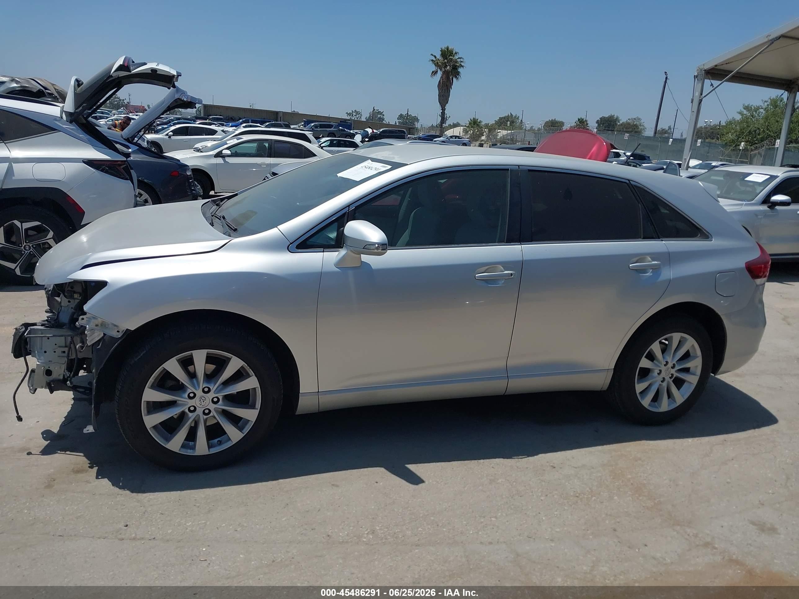 2014 Toyota Venza Le Silver vin: 4T3ZA3BB4EU082581